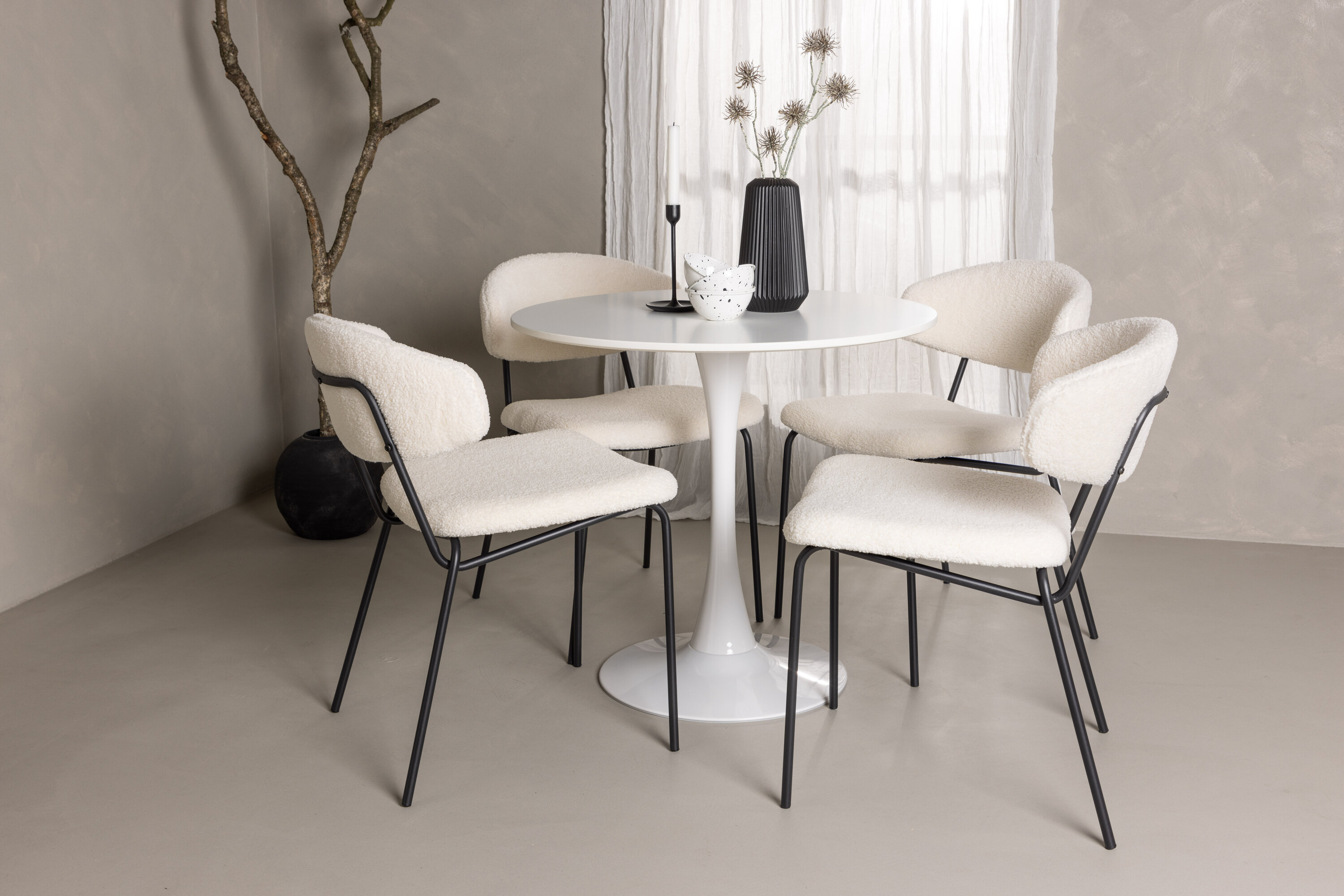 Hamden, Chico ensemble repas rond blanc en situation dans une pièce décorée