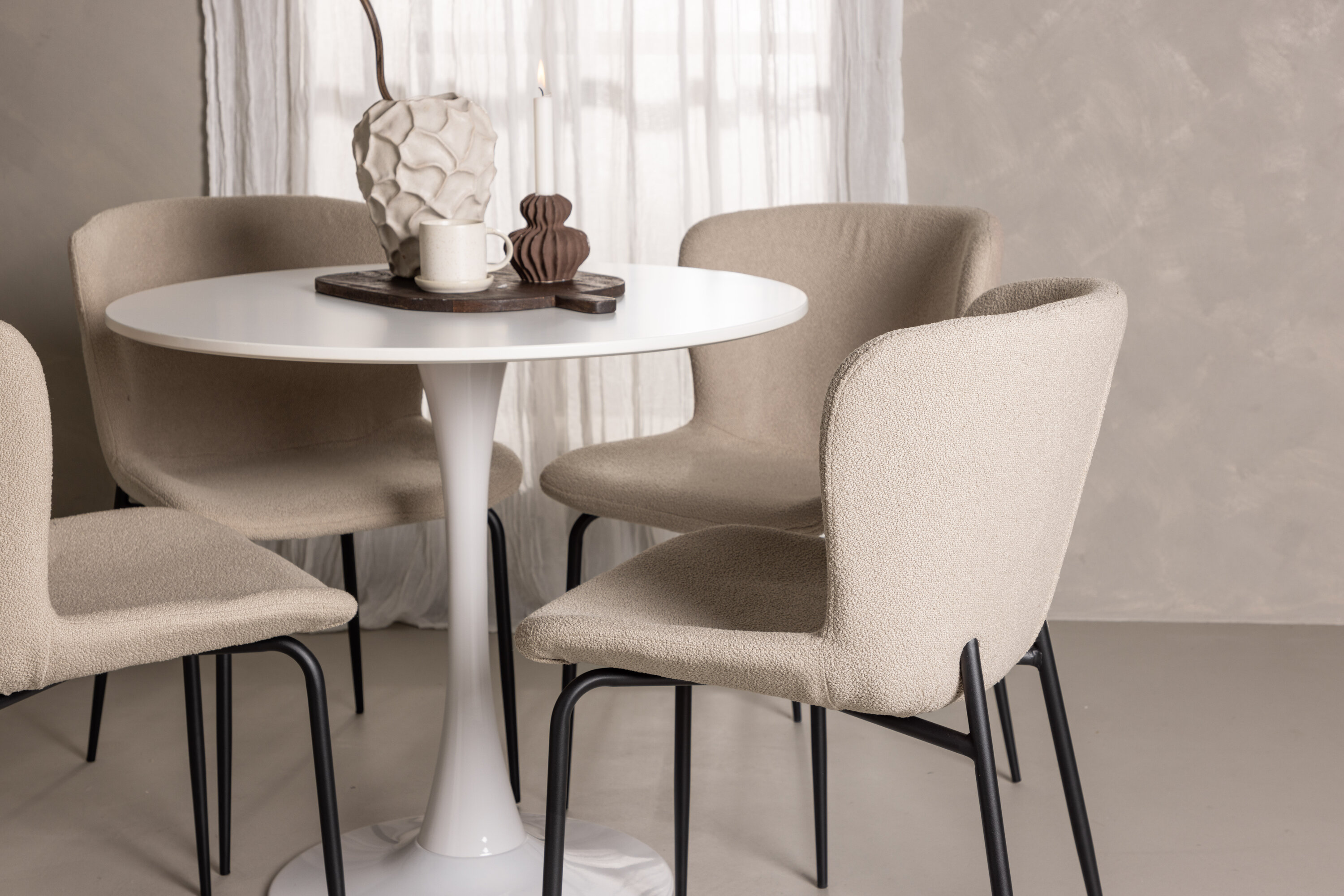 Hamden, Modesto ensemble repas rond blanc, beige, noir en situation dans une pièce décorée