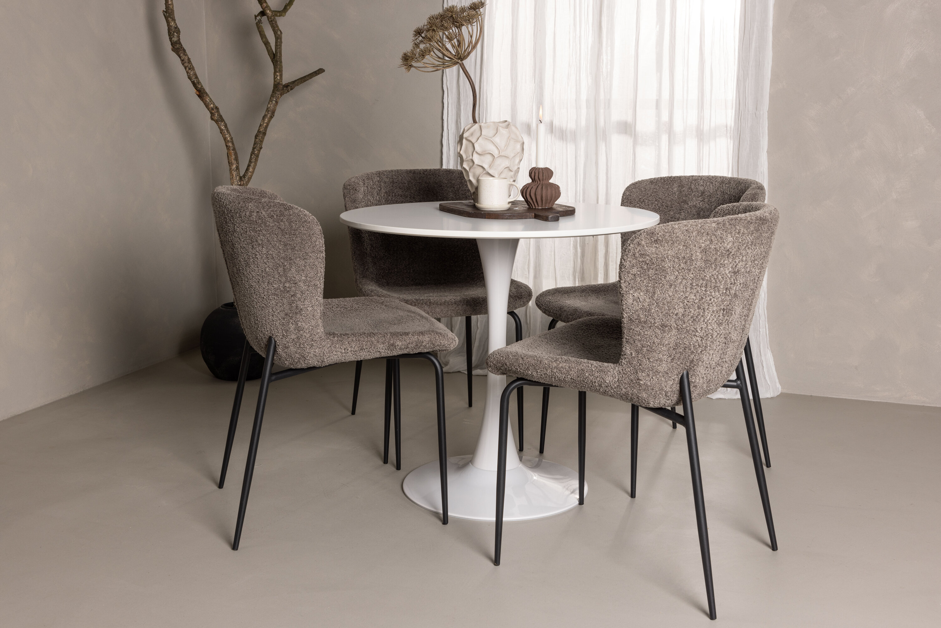 Hamden, Modesto ensemble repas rond blanc, noir, marron en situation dans une pièce décorée