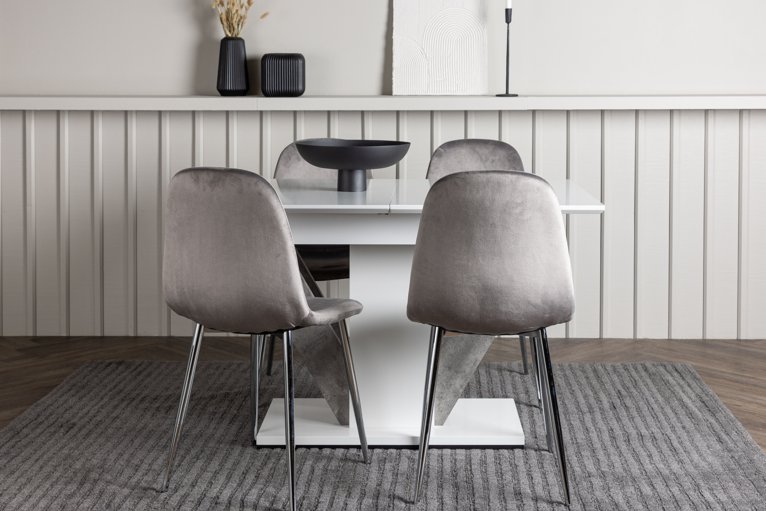 Disa, Eva ensemble repas rectangulaire blanc, argenté, gris, gris clair Table : 76 x 120 x 80 Chaise : 42 x 89 x 44,5 cm en situation dans une pièce décorée