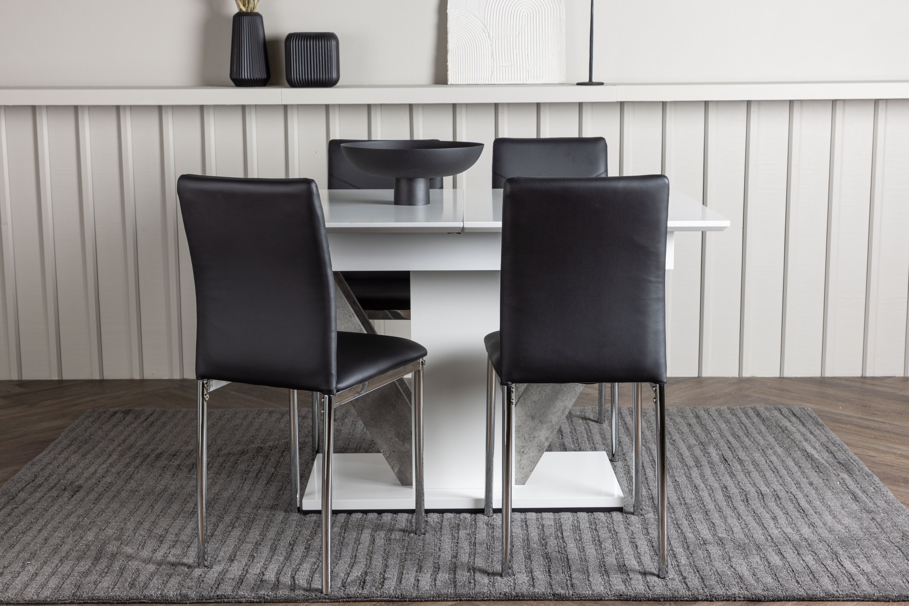 Disa, Lily ensemble repas rectangulaire blanc, noir, argenté, gris Table : 76 x 120 x 80 Chaise : 43 x 88,5 x 40 cm en situation dans une pièce décorée