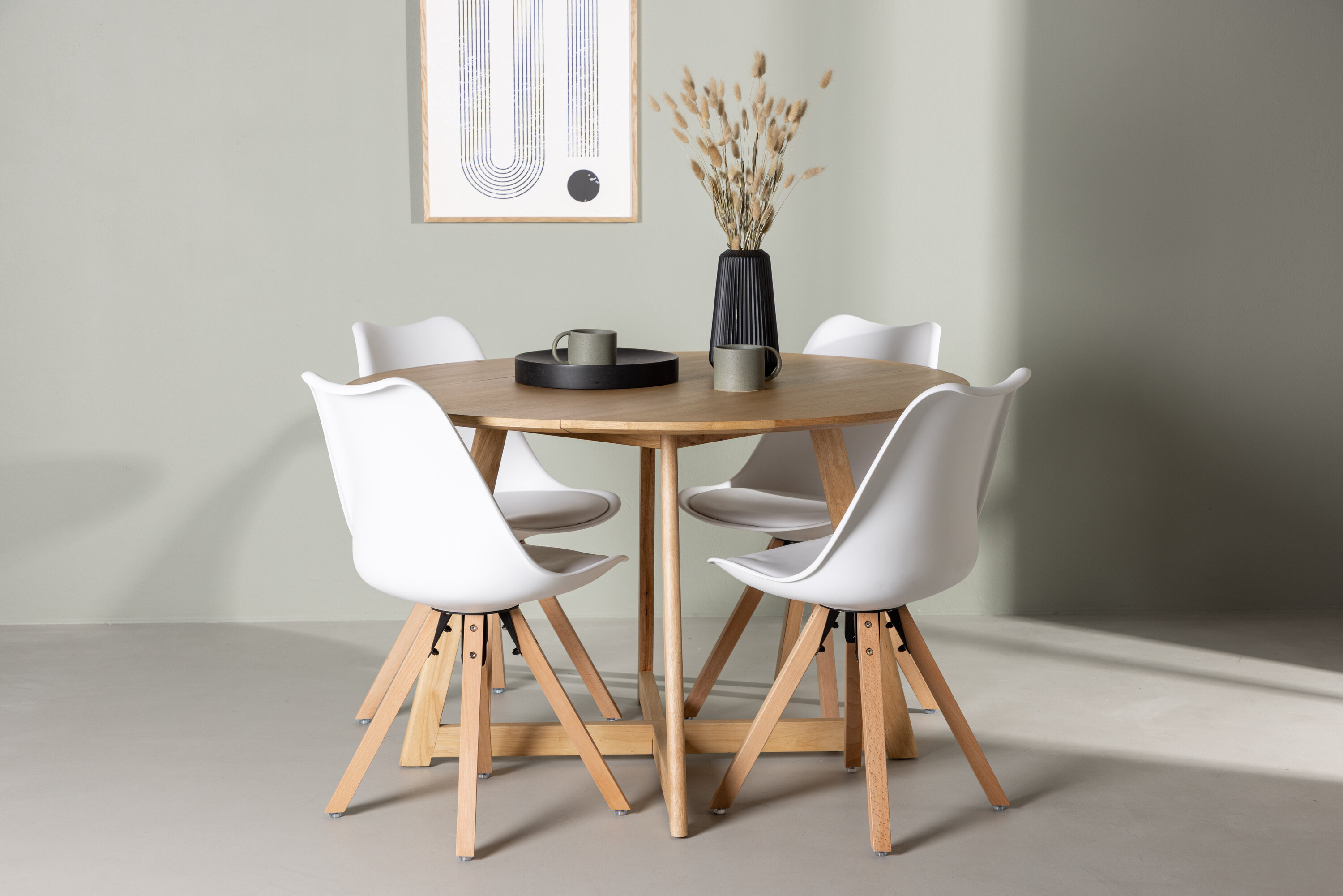 Yakidon, Zeno ensemble repas rond marron, naturel, blanc Table : ⌀120 Chaise : 56 x 84 x 48 cm en situation dans une pièce décorée
