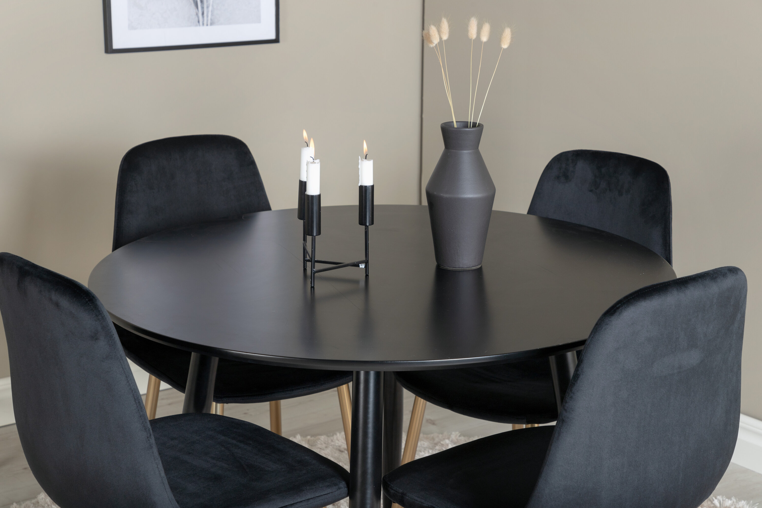 Détail du ensemble repas rond Plaza, Polar noir, doré