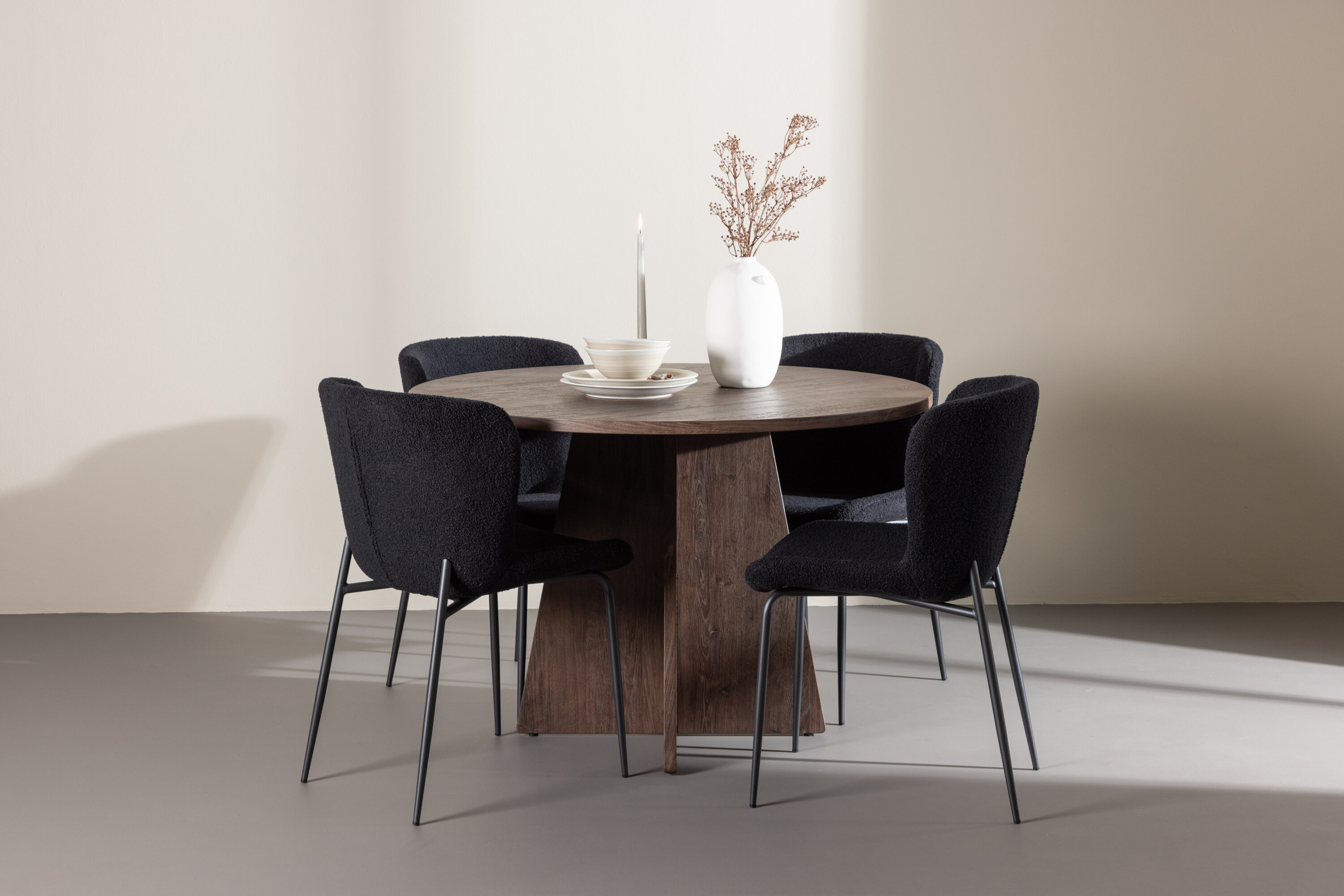 Bootcut, Modesto ensemble repas rond moka, noir en situation dans une pièce décorée
