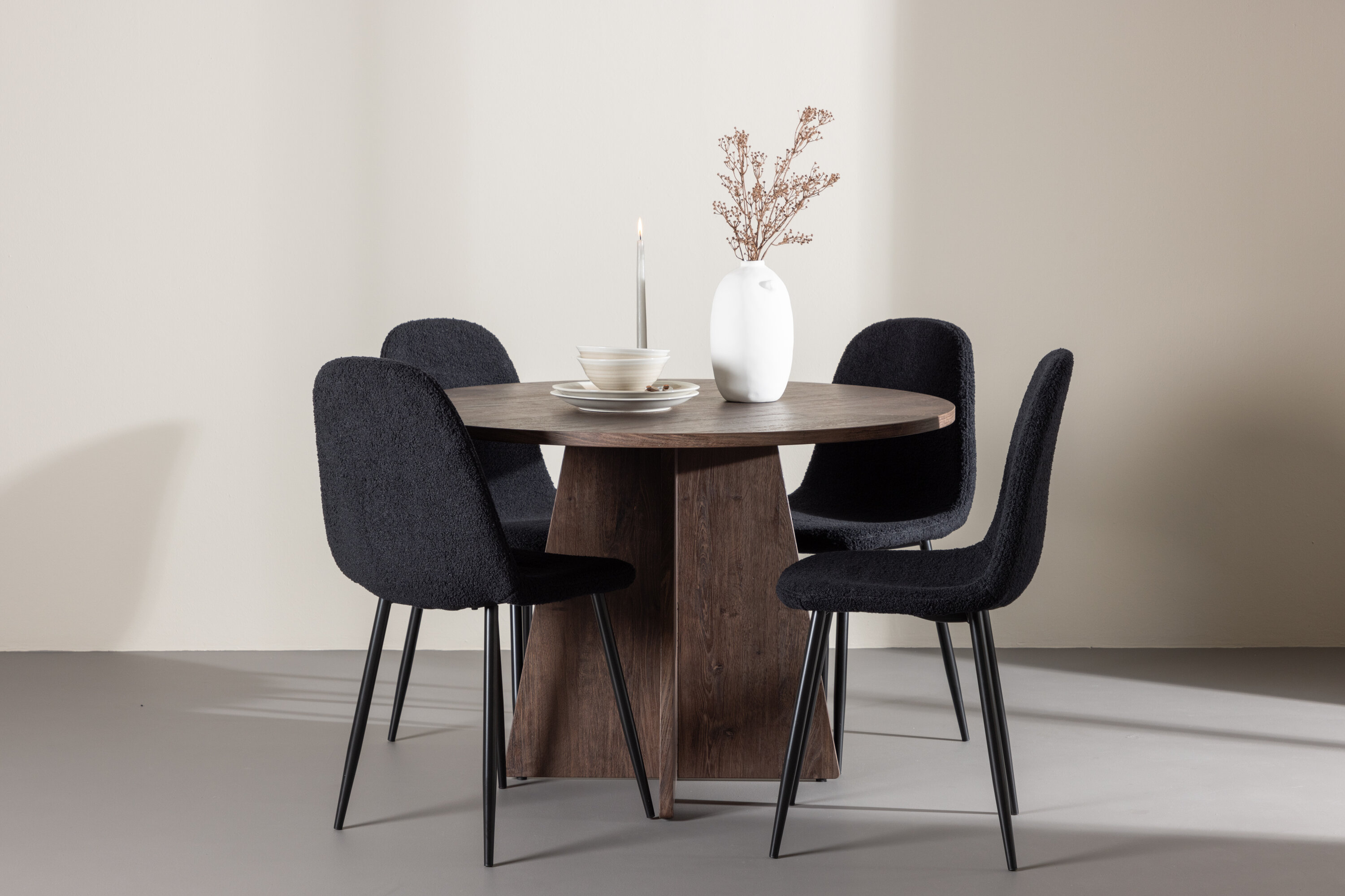 Bootcut, Polar ensemble repas rond moka, noir en situation dans une pièce décorée