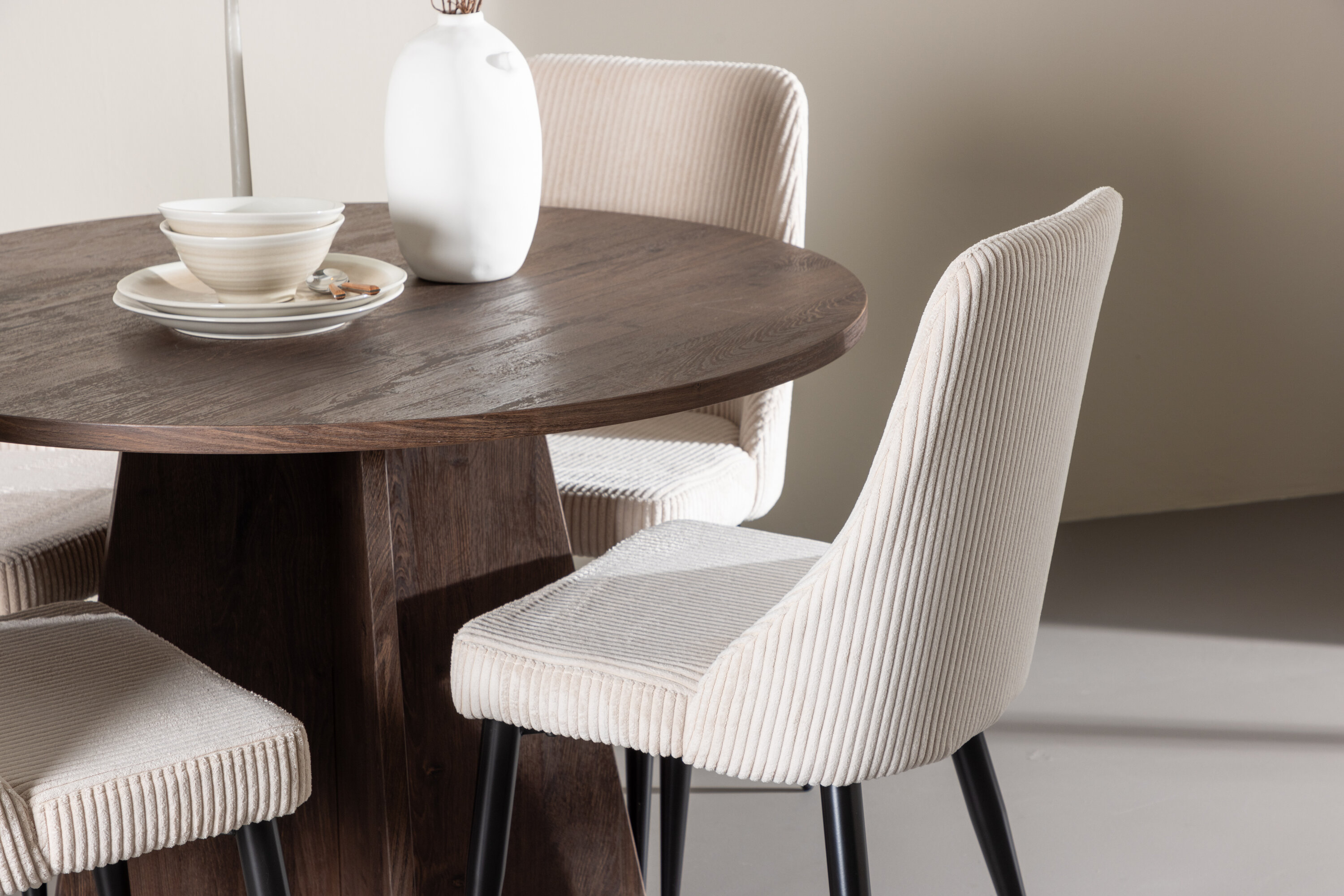 Bootcut, Leone ensemble repas rond moka, beige, noir en situation dans une pièce décorée