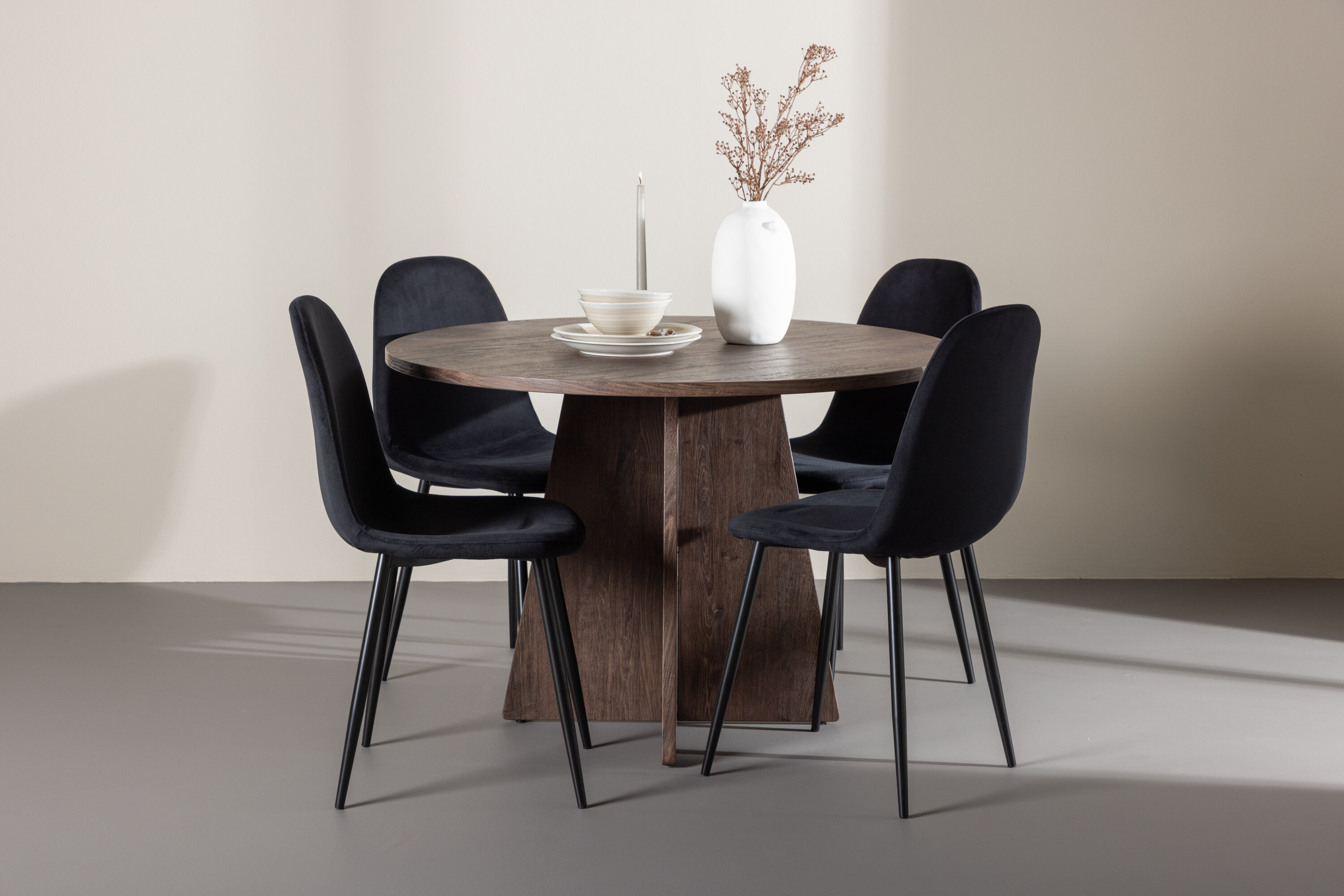 Bootcut, Polar ensemble repas rond moka, noir en situation dans une pièce décorée