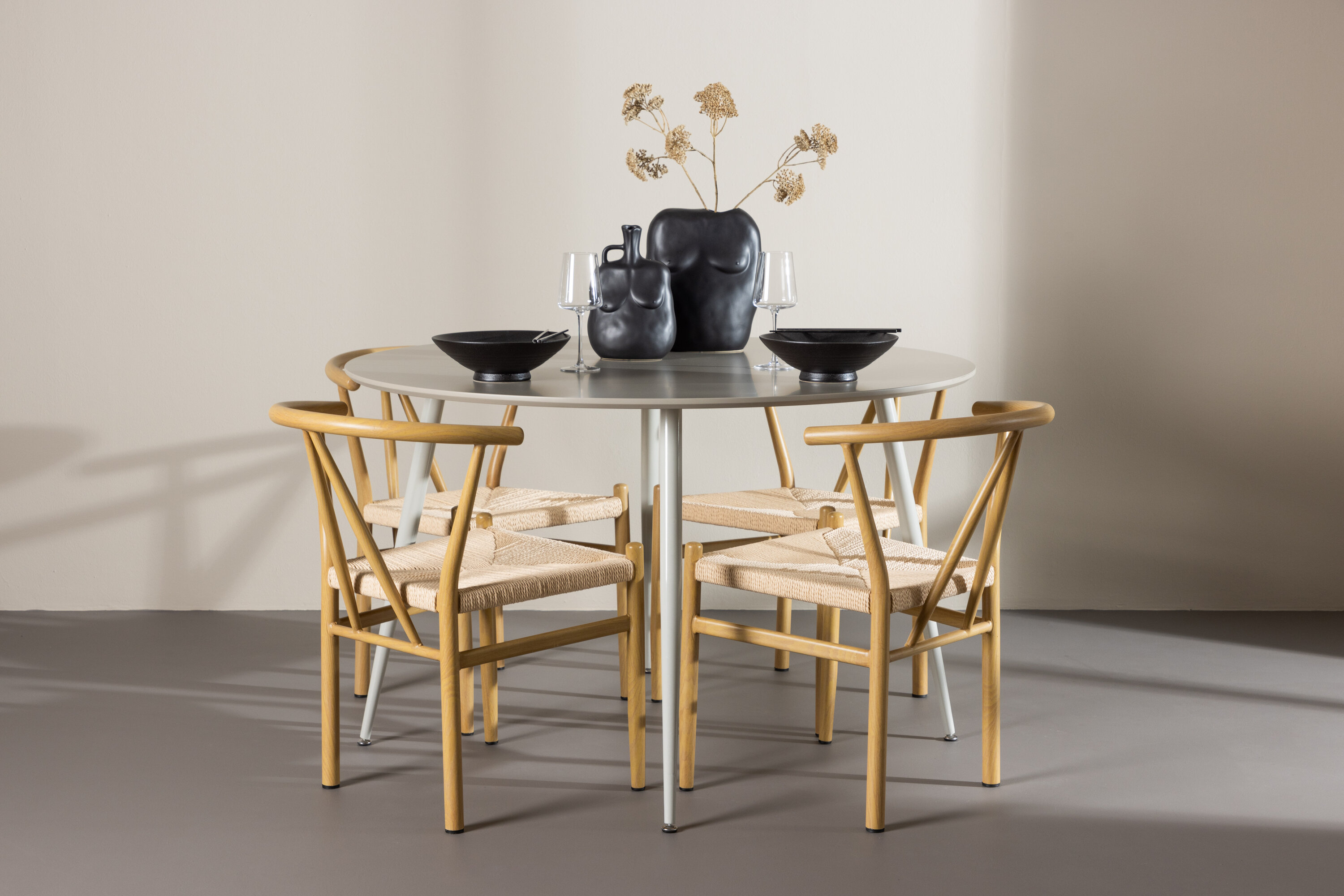 Plaza, Alfons ensemble repas rond beige, naturel en situation dans une pièce décorée