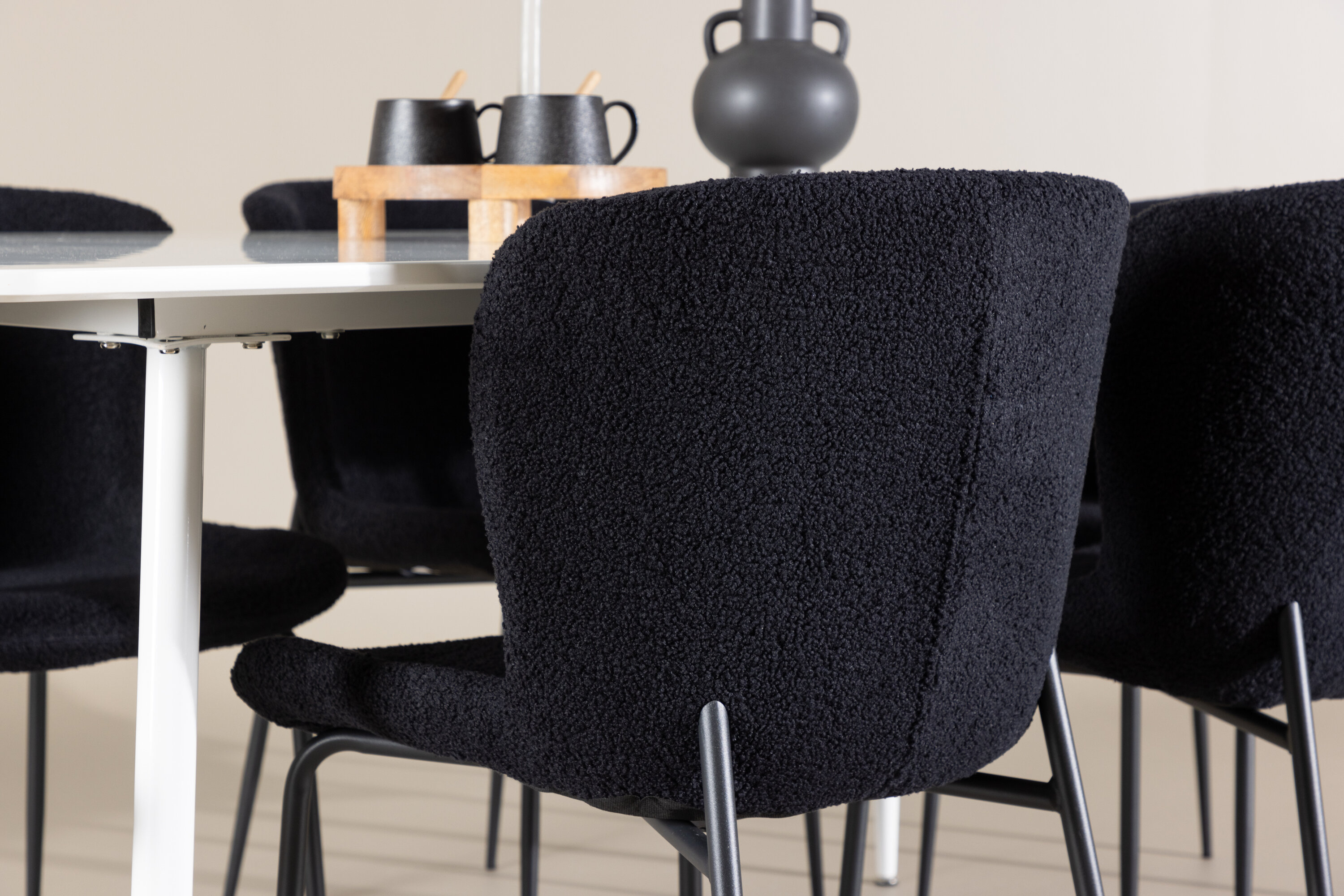 Silar, Modesto ensemble repas rectangulaire blanc, noir en situation dans une pièce décorée