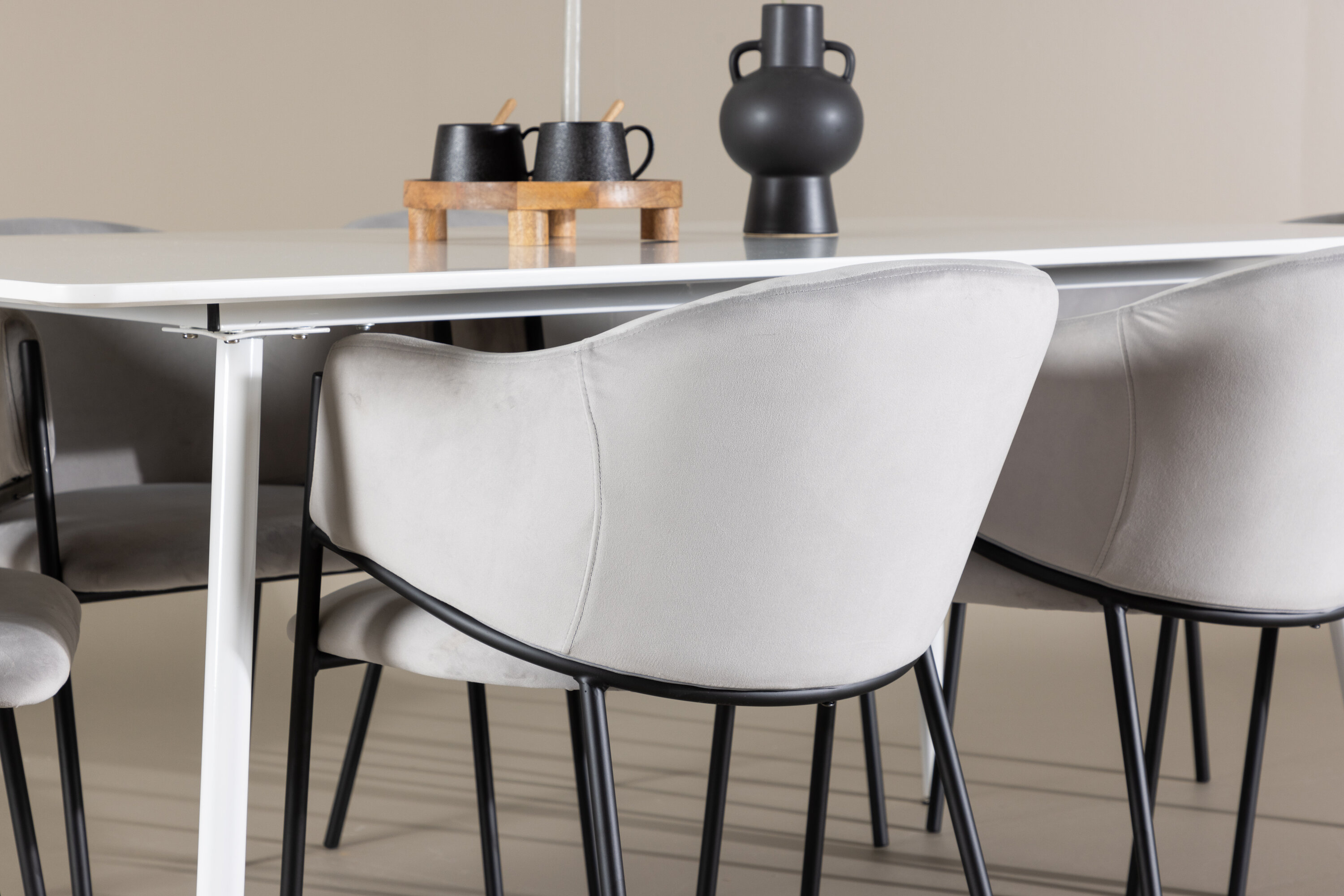 Silar, Evelina ensemble repas rectangulaire blanc, noir, gris en situation dans une pièce décorée