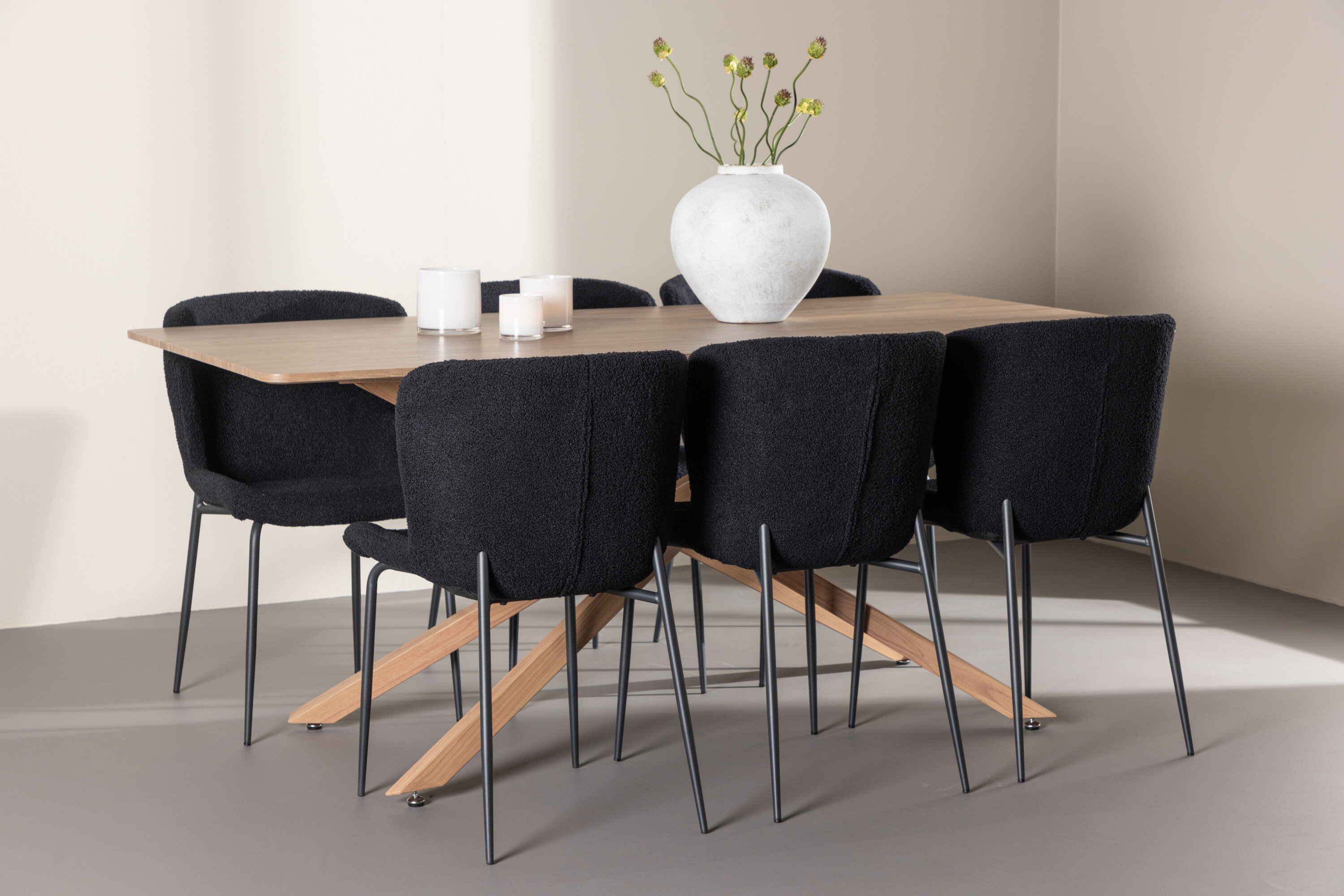 Piazza, Modesto ensemble repas rectangulaire moka, noir en situation dans une pièce décorée
