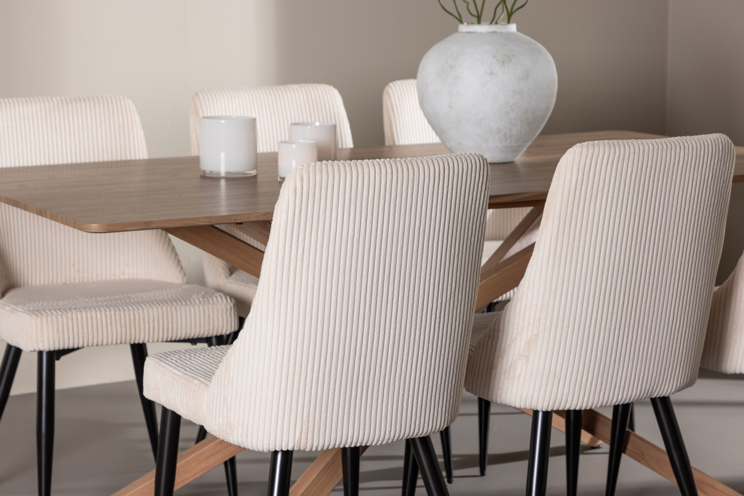 Piazza, Leone ensemble repas rectangulaire moka, beige, noir en situation dans une pièce décorée