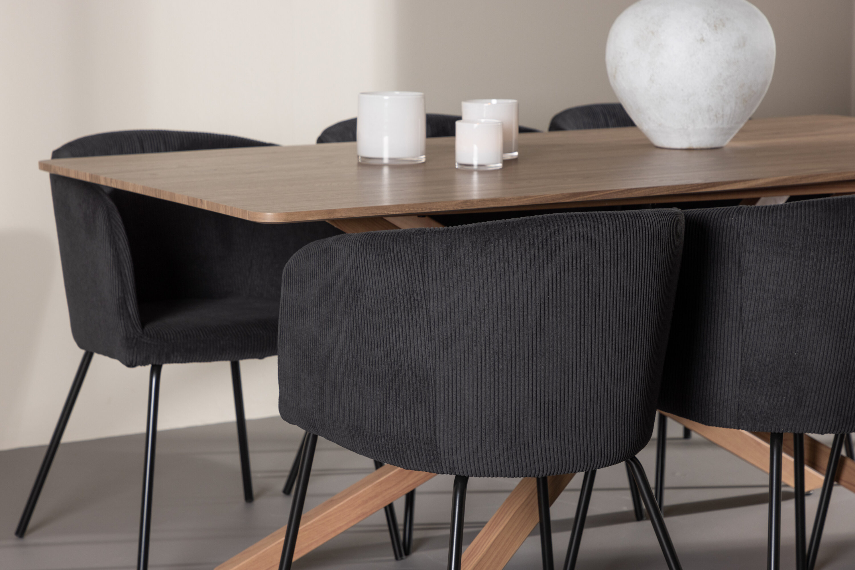 Piazza, Berit ensemble repas rectangulaire moka, noir en situation dans une pièce décorée
