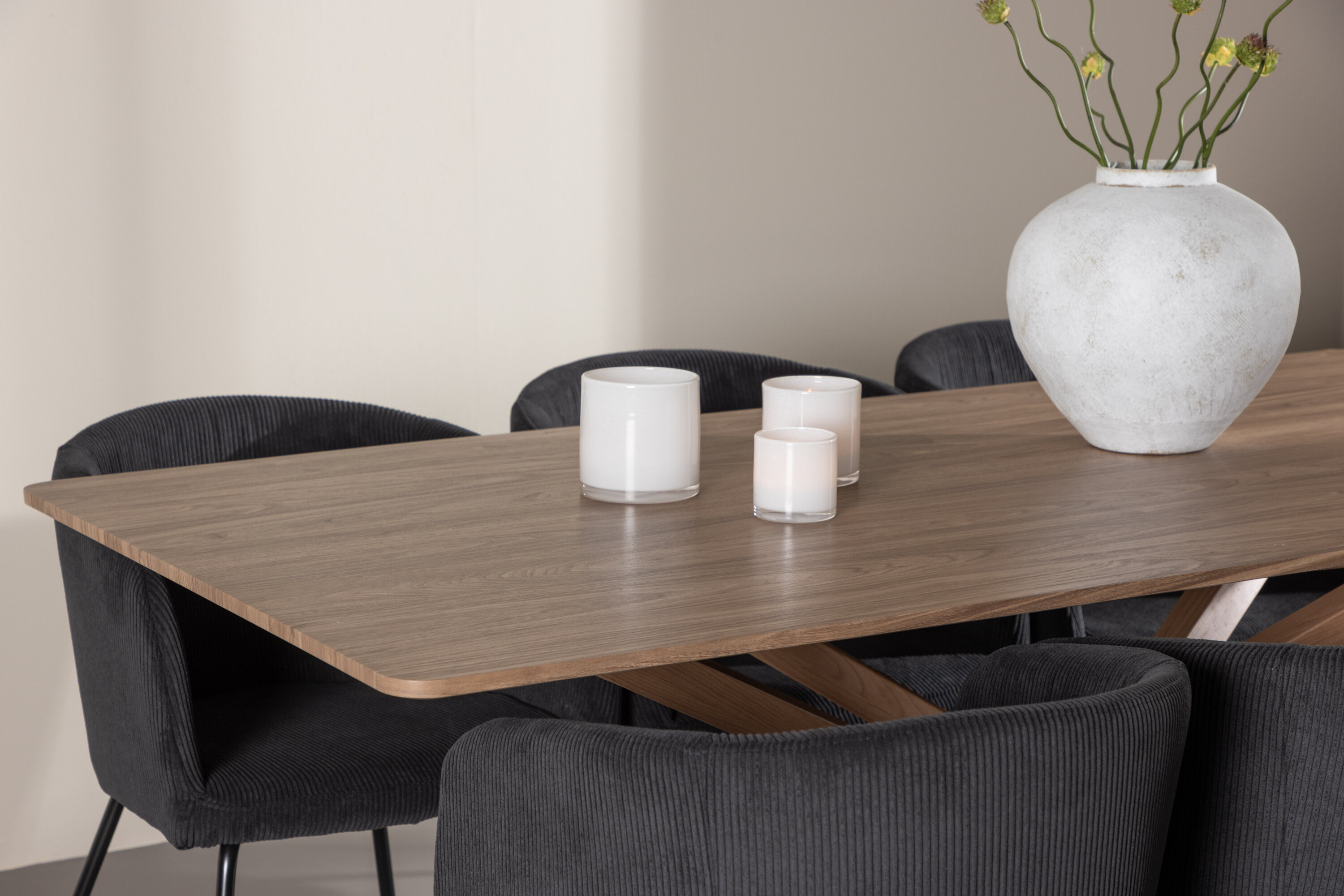 Piazza, Berit ensemble repas rectangulaire moka, noir en situation dans une pièce décorée