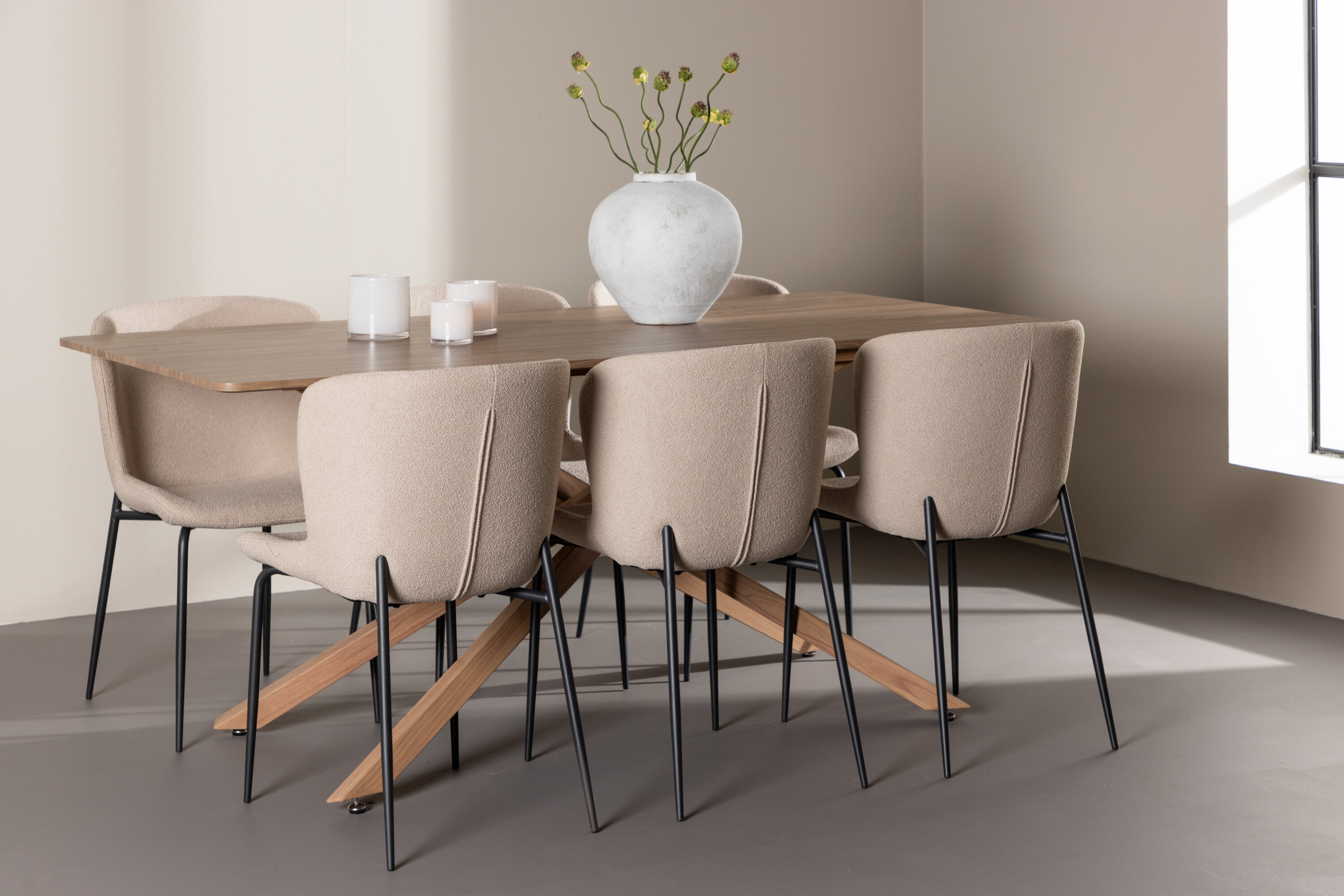 Piazza, Modesto ensemble repas rectangulaire moka, beige, noir en situation dans une pièce décorée