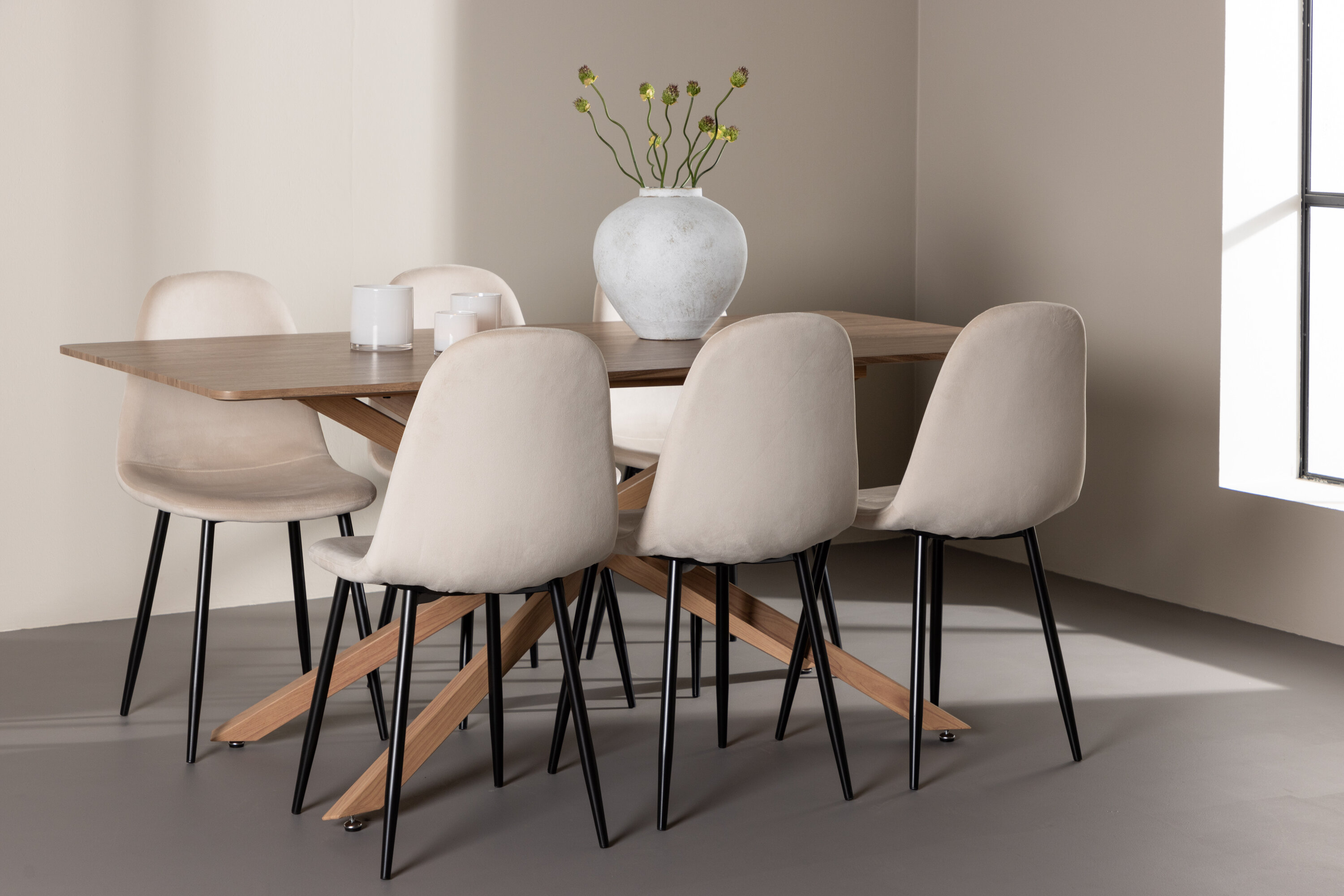 Piazza, Polar ensemble repas rectangulaire moka, beige, noir en situation dans une pièce décorée