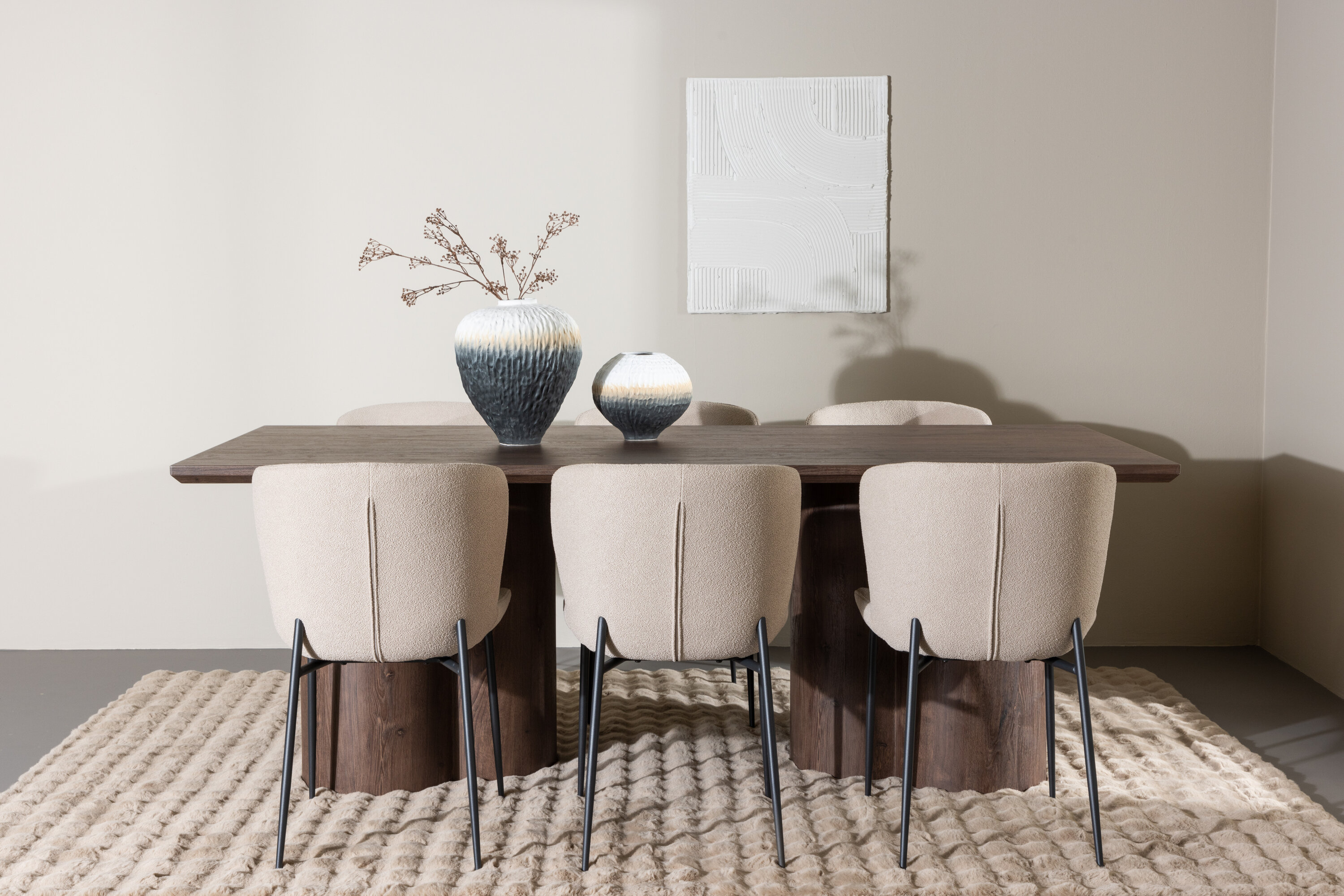 Olivia, Modesto ensemble repas rectangulaire moka, beige, noir en situation dans une pièce décorée