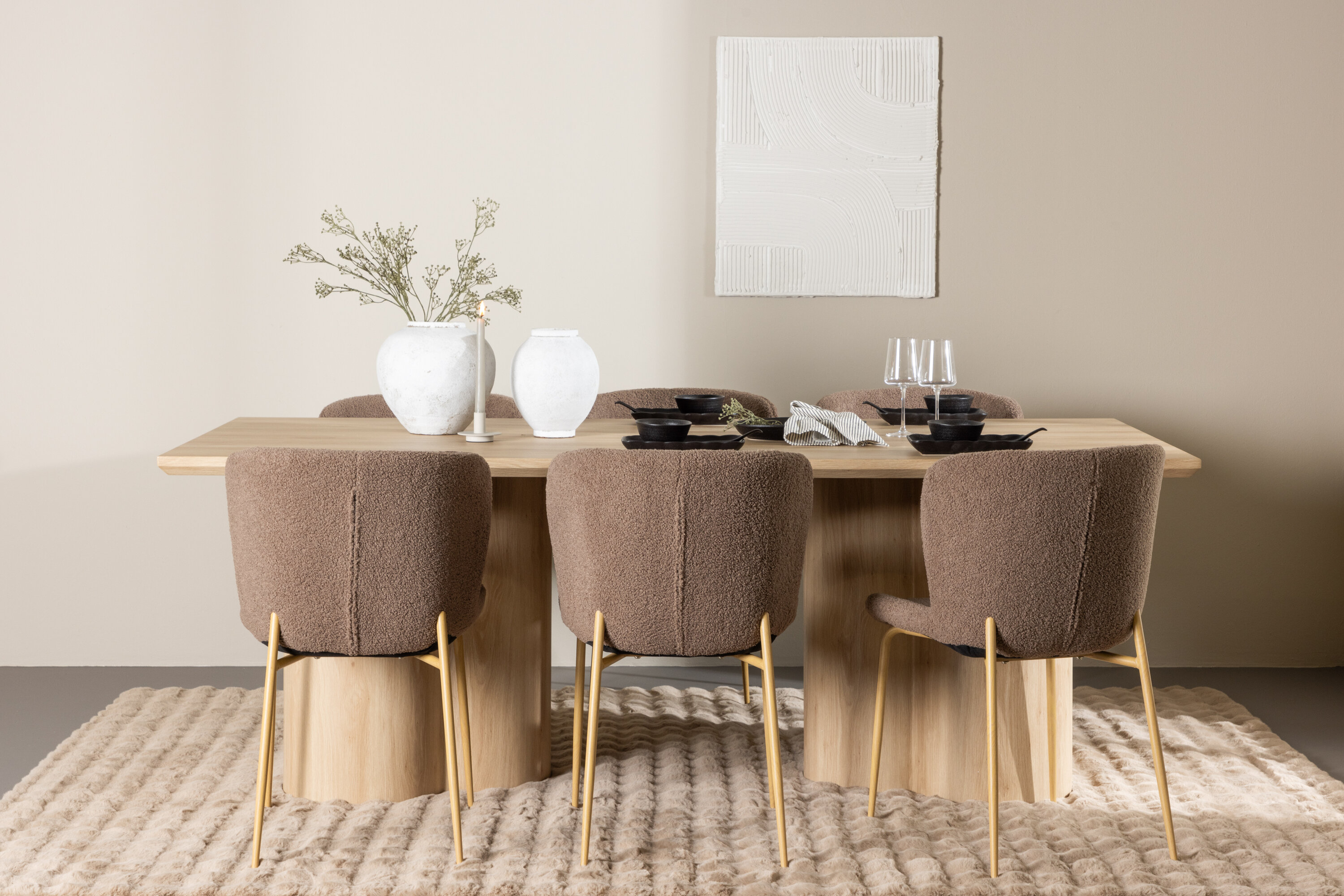 Olivia, Modesto ensemble repas rectangulaire naturel, marron, moka en situation dans une pièce décorée
