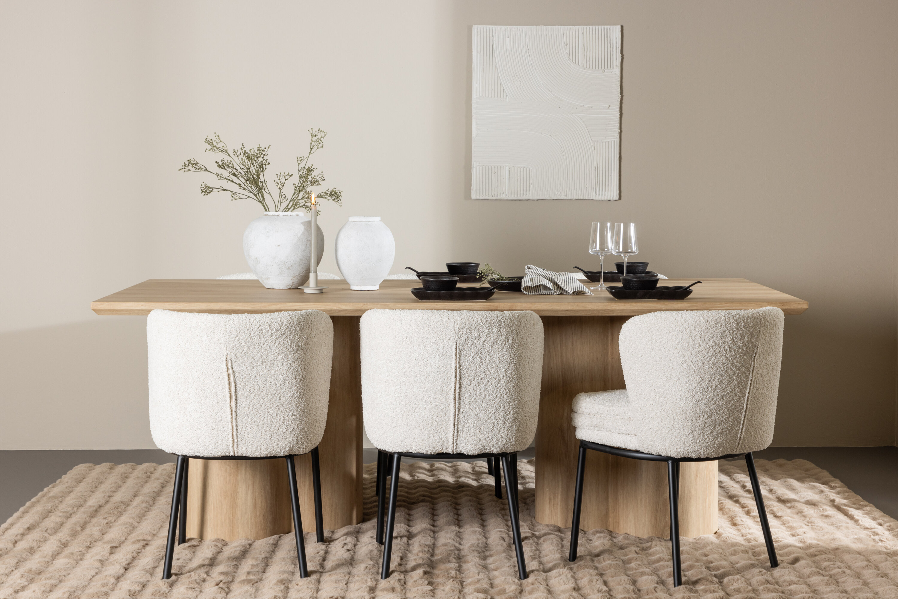 Olivia, Agnes ensemble repas rectangulaire naturel, noir, blanc en situation dans une pièce décorée