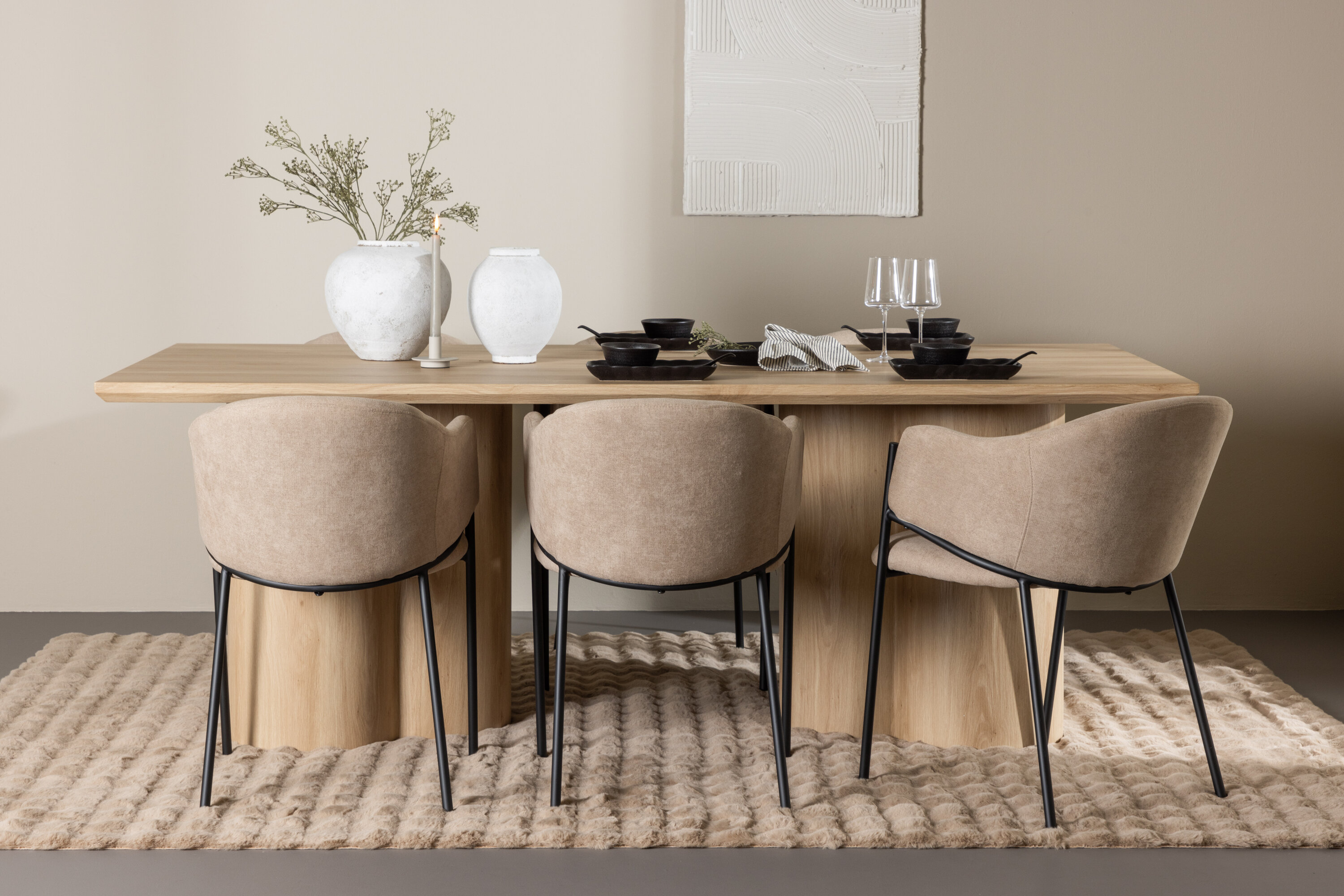 Olivia, Evelina ensemble repas rectangulaire naturel, beige, noir en situation dans une pièce décorée