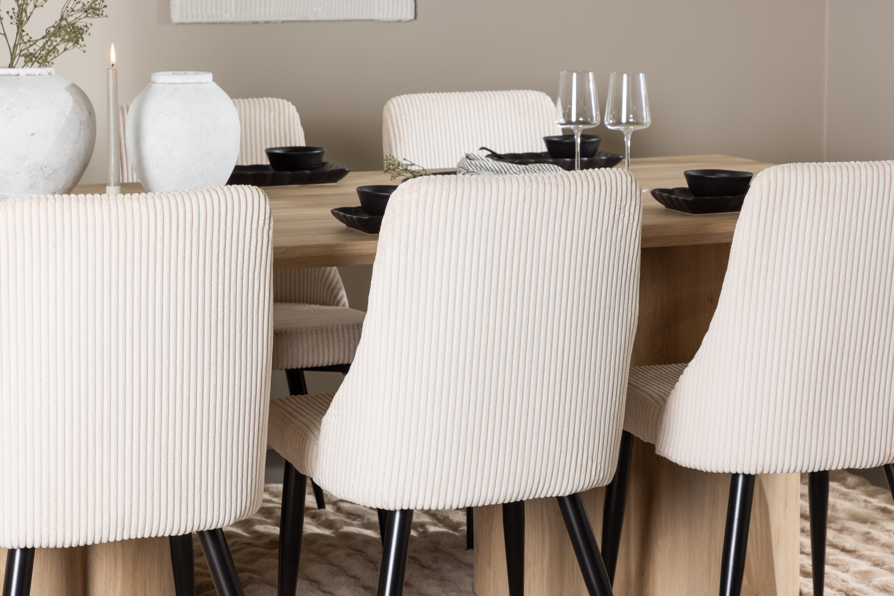 Olivia, Leone ensemble repas rectangulaire naturel, beige, noir en situation dans une pièce décorée