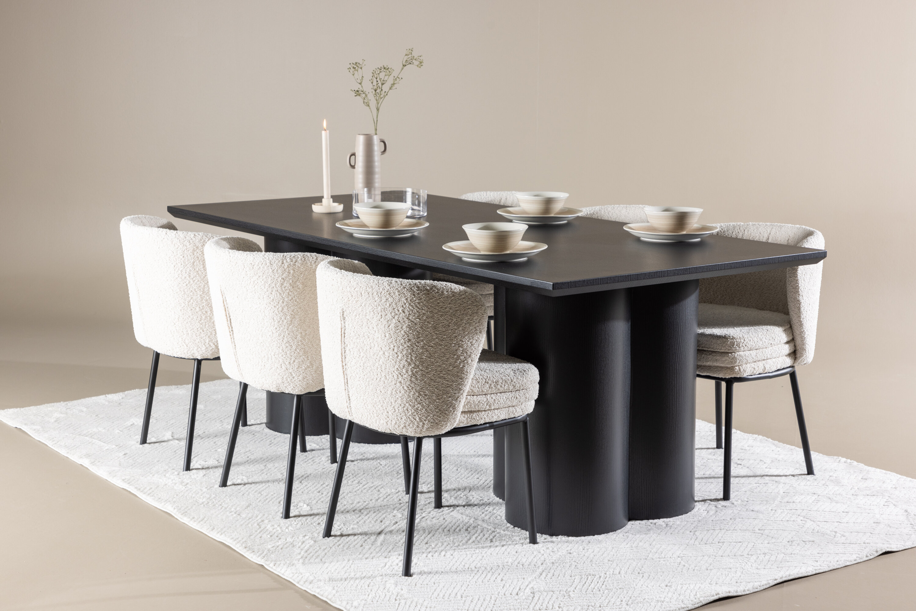 Olivia, Agnes ensemble repas rectangulaire noir, blanc en situation dans une pièce décorée