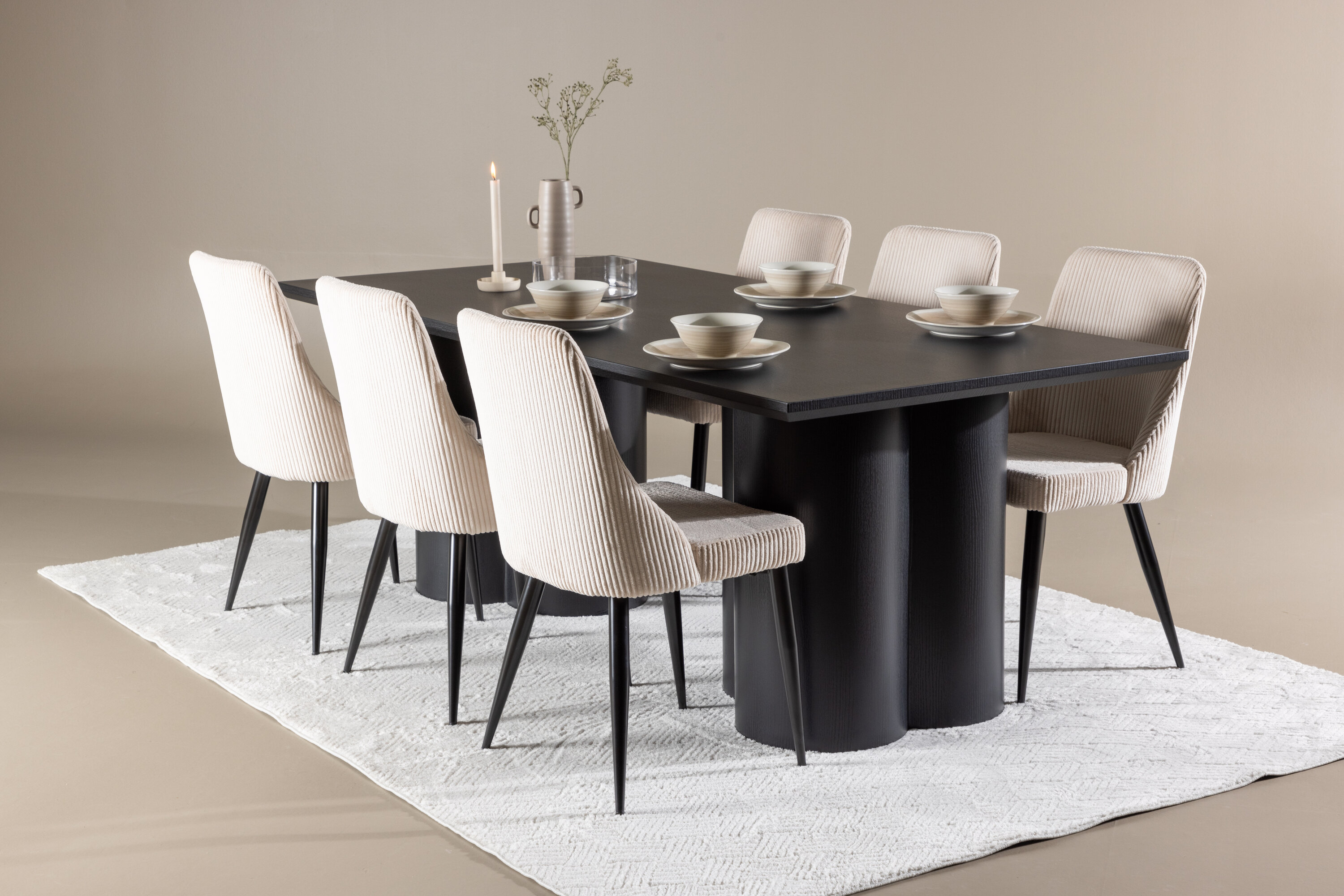 Olivia, Leone ensemble repas rectangulaire noir, beige en situation dans une pièce décorée