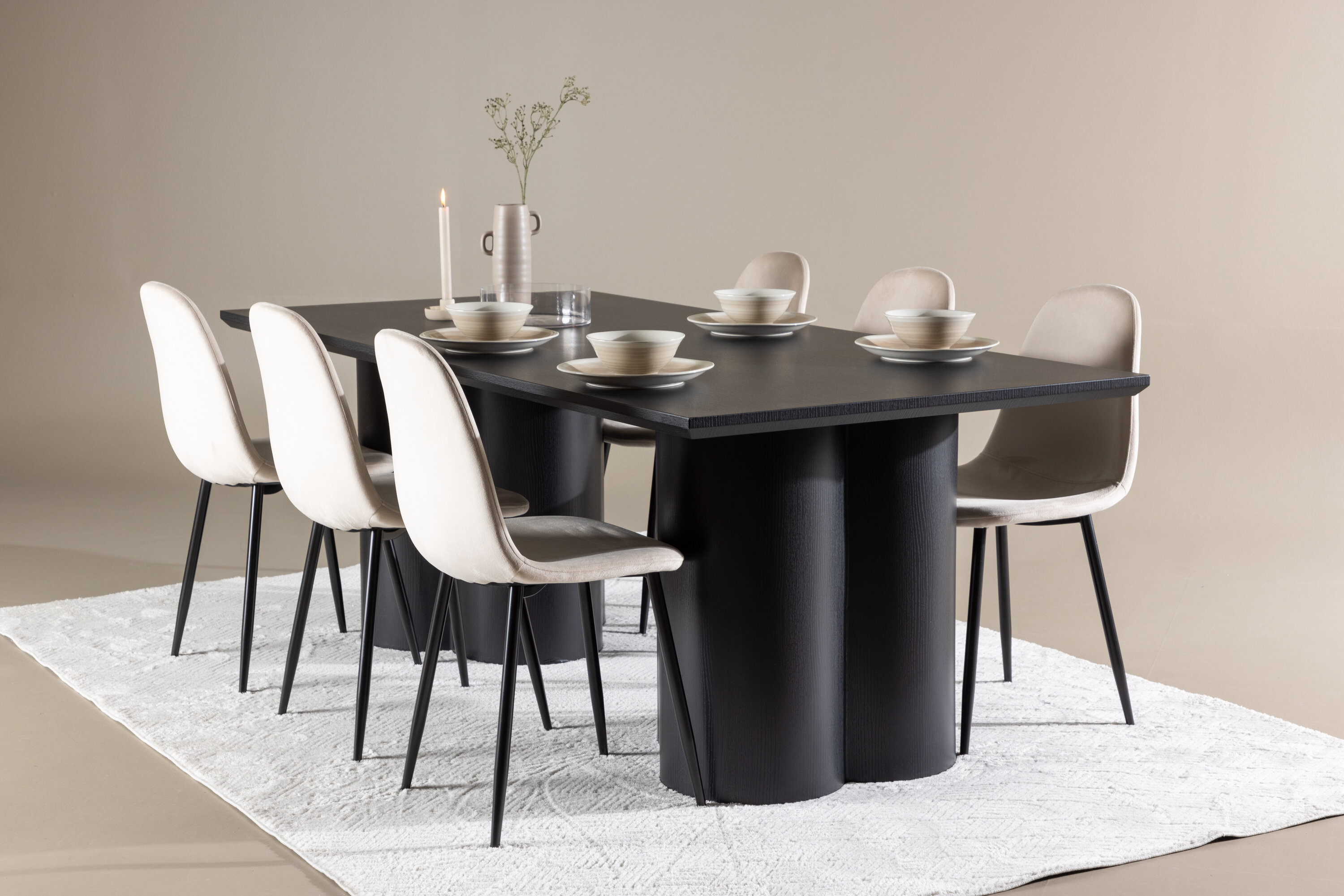 Olivia, Polar ensemble repas rectangulaire noir, beige en situation dans une pièce décorée