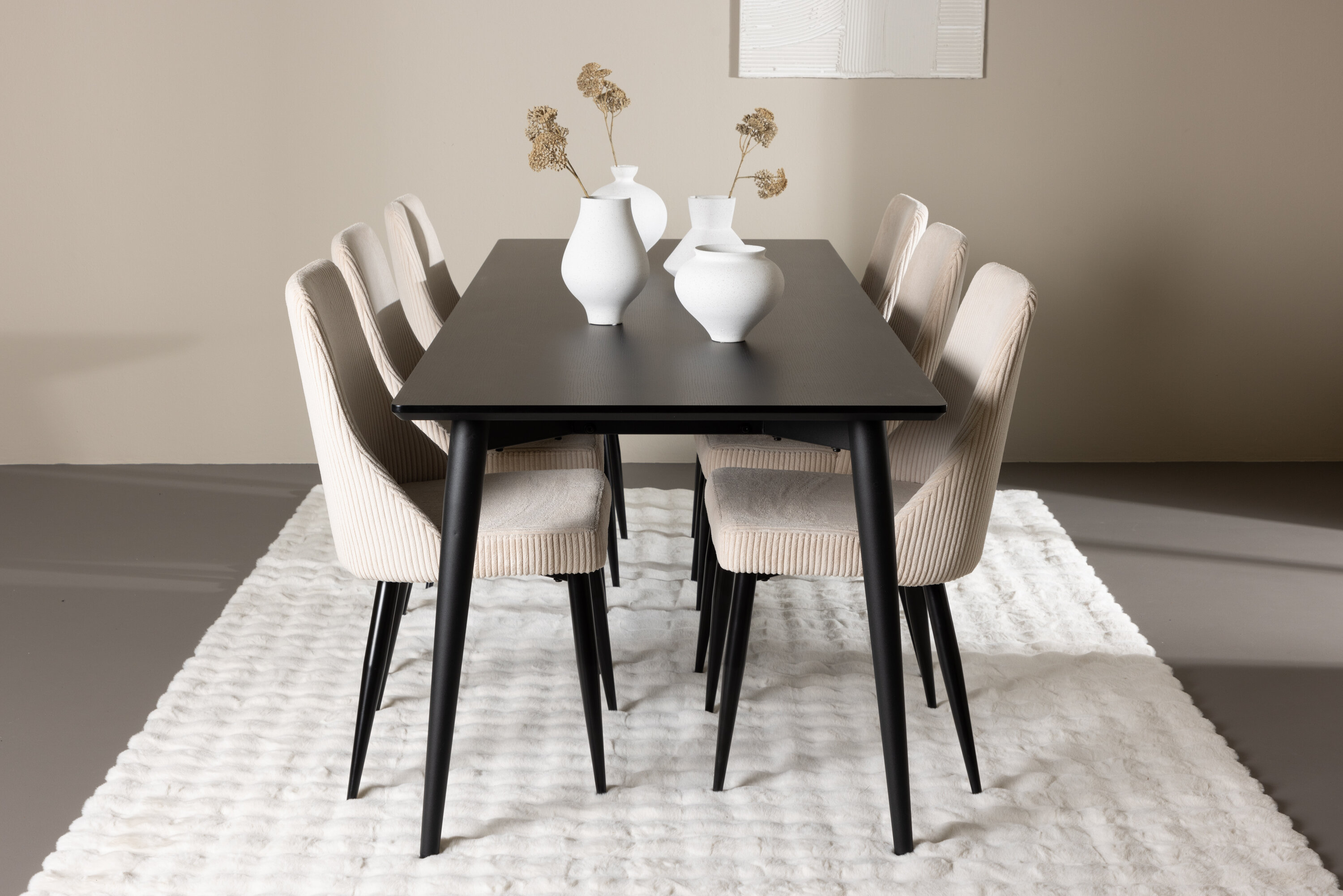 Ellis, Leone ensemble repas rectangulaire noir, beige en situation dans une pièce décorée