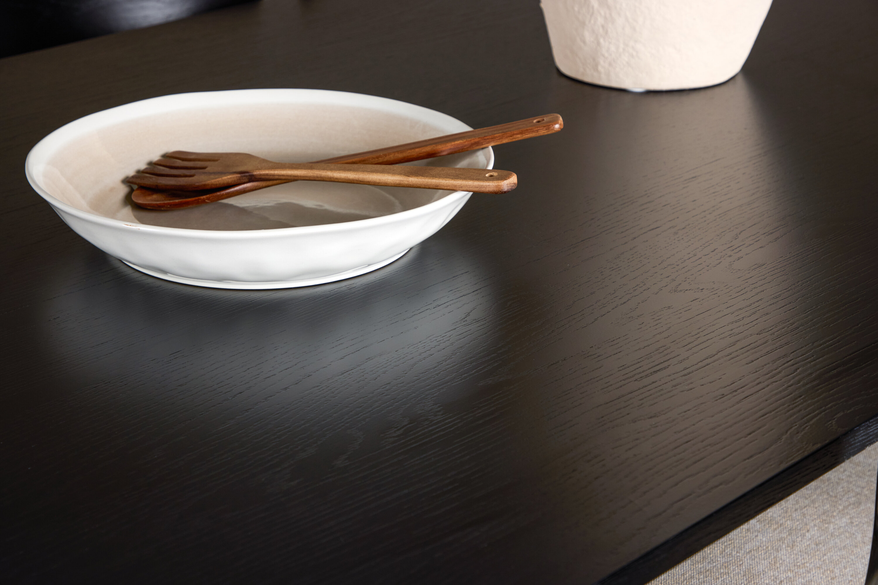 Tyresö, Ven ensemble repas rectangulaire noir, beige en situation dans une pièce décorée