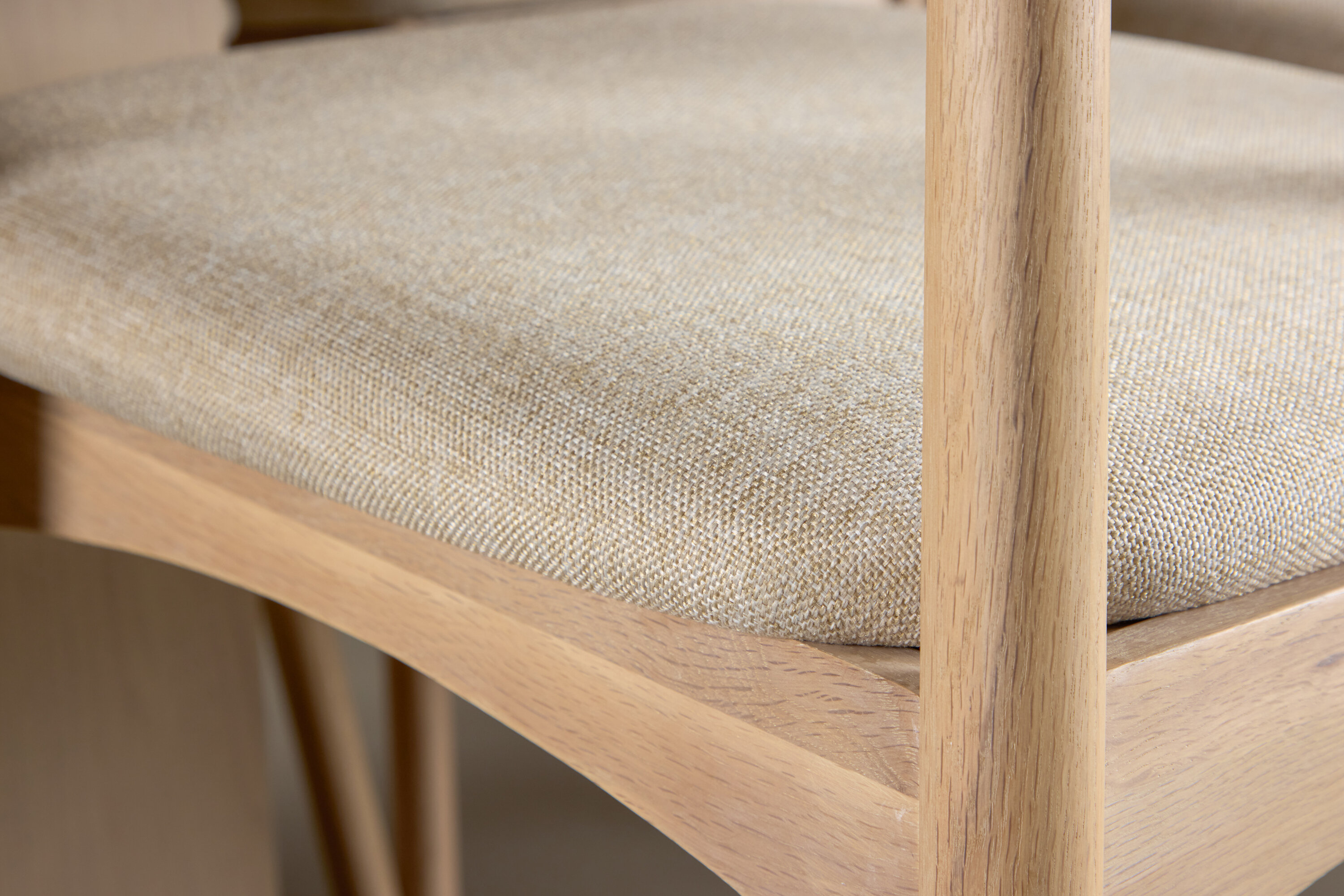 Tyresö, Ven ensemble repas rectangulaire blanchi, beige en situation dans une pièce décorée