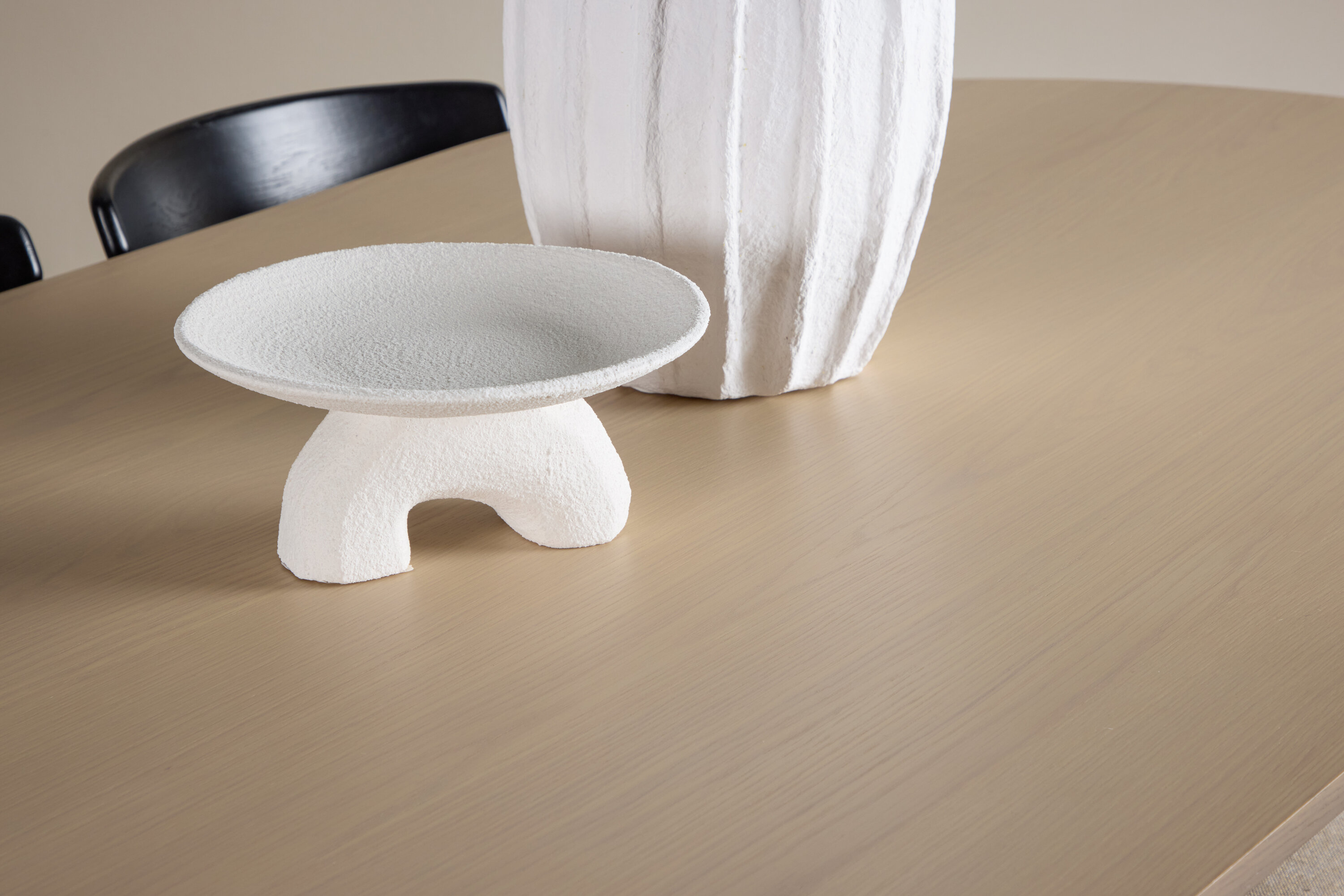 Tyresö, Ven ensemble repas rectangulaire blanchi, beige, noir en situation dans une pièce décorée