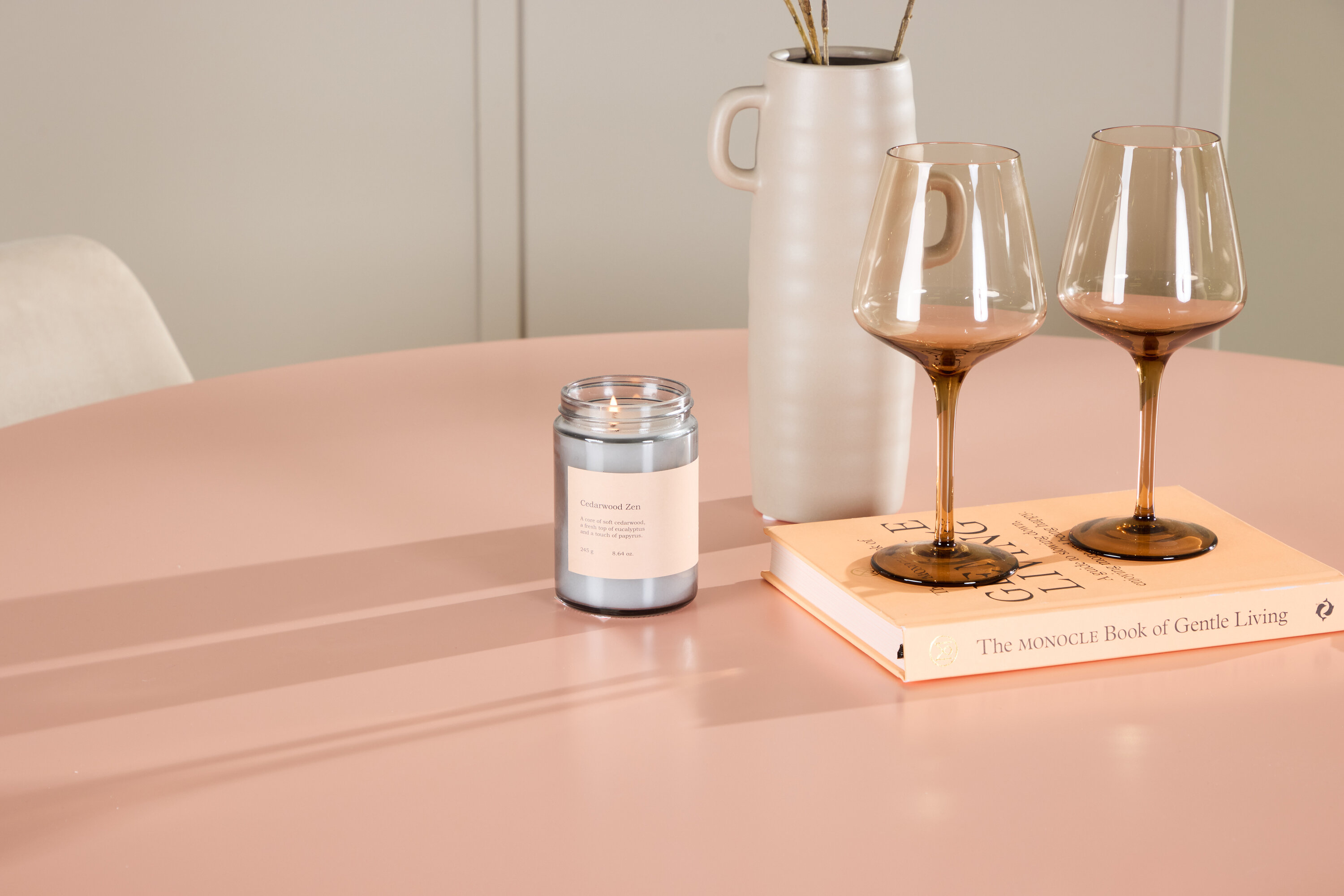Lanzo, Night ensemble repas rond pêche, beige, noir en situation dans une pièce décorée