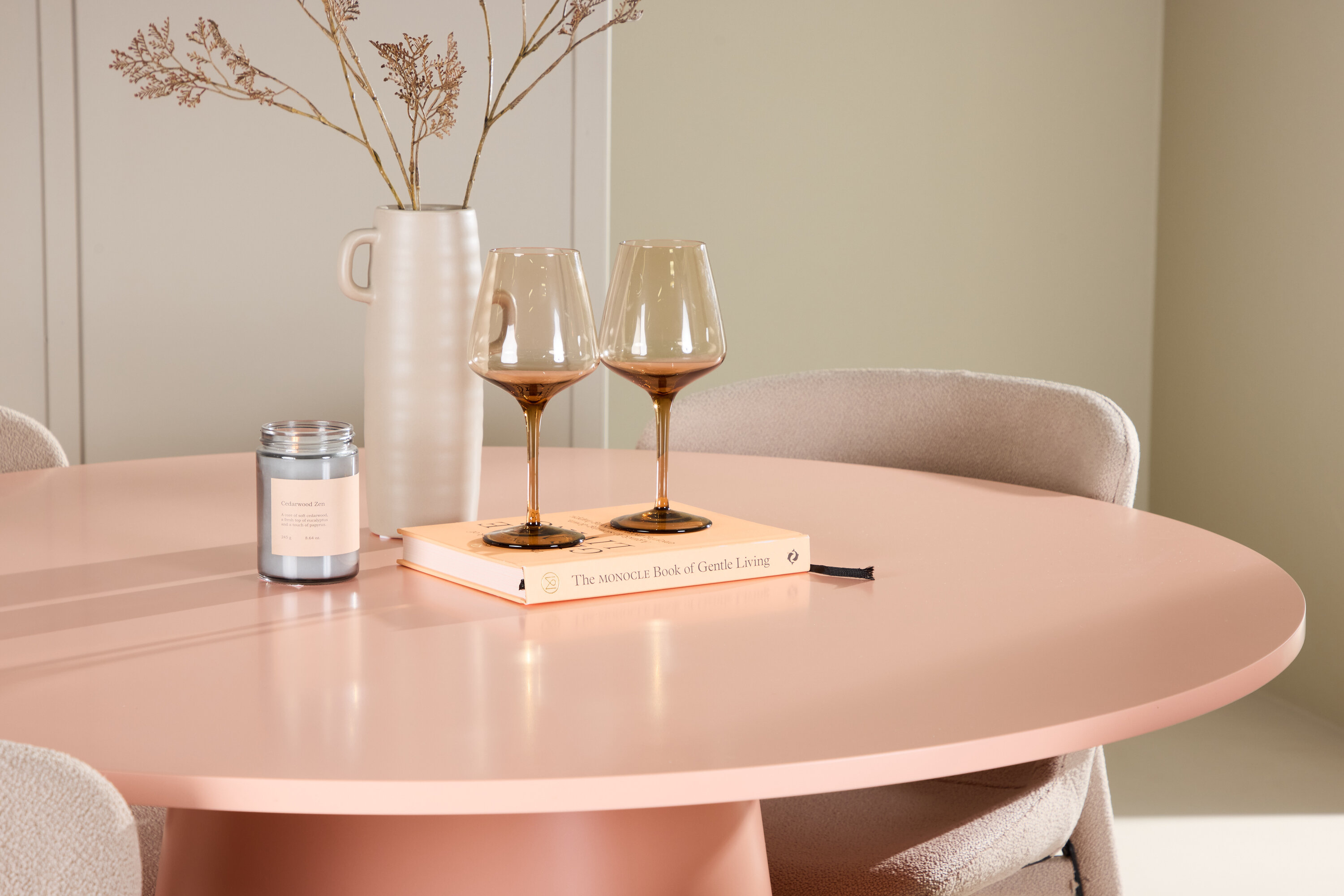 Lanzo, Astoria ensemble repas rond pêche, beige en situation dans une pièce décorée