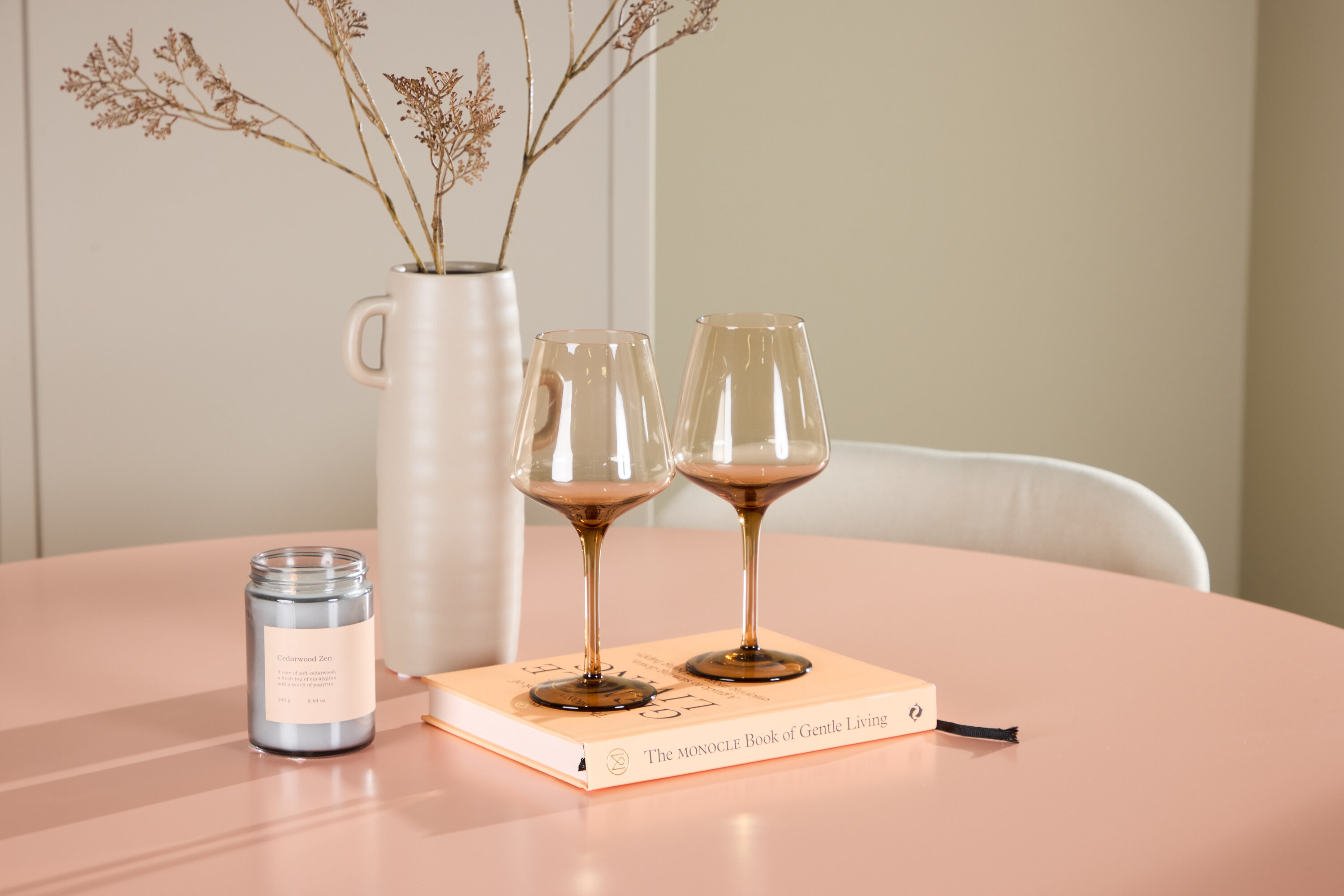 Lanzo, Lilja ensemble repas rond pêche, beige en situation dans une pièce décorée