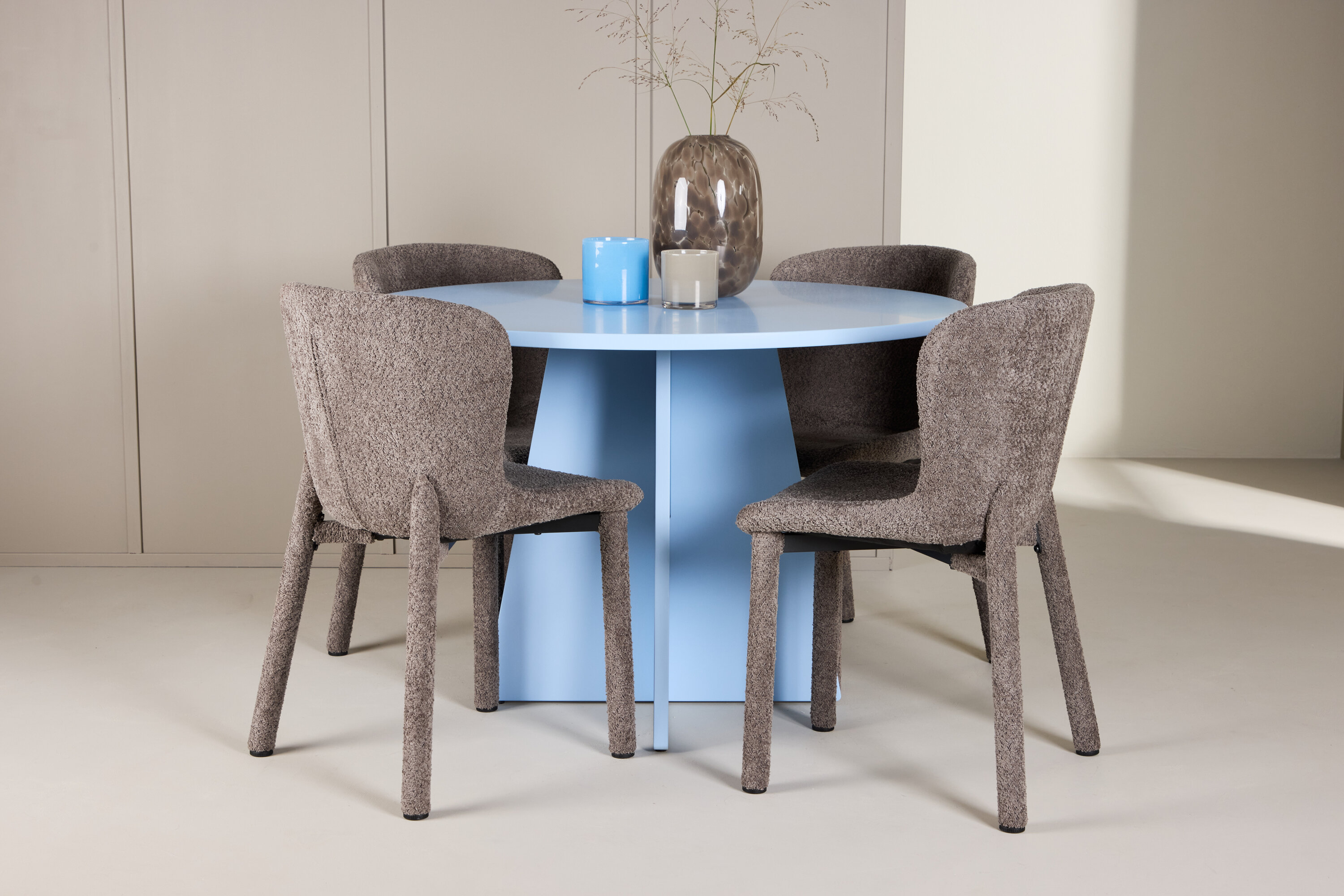 Bootcut, Astoria ensemble repas rond bleu, marron en situation dans une pièce décorée