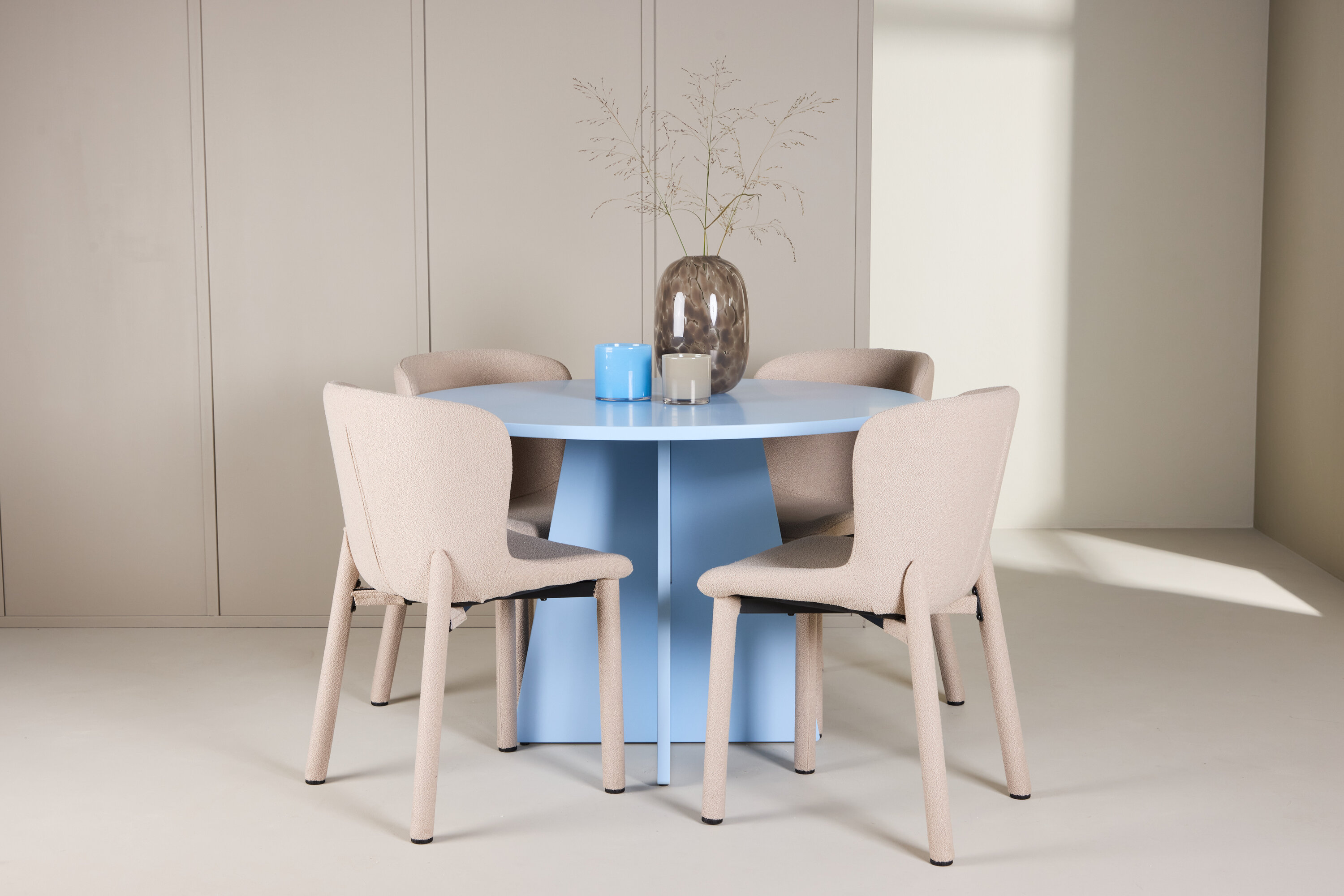 Bootcut, Astoria ensemble repas rond bleu, beige en situation dans une pièce décorée