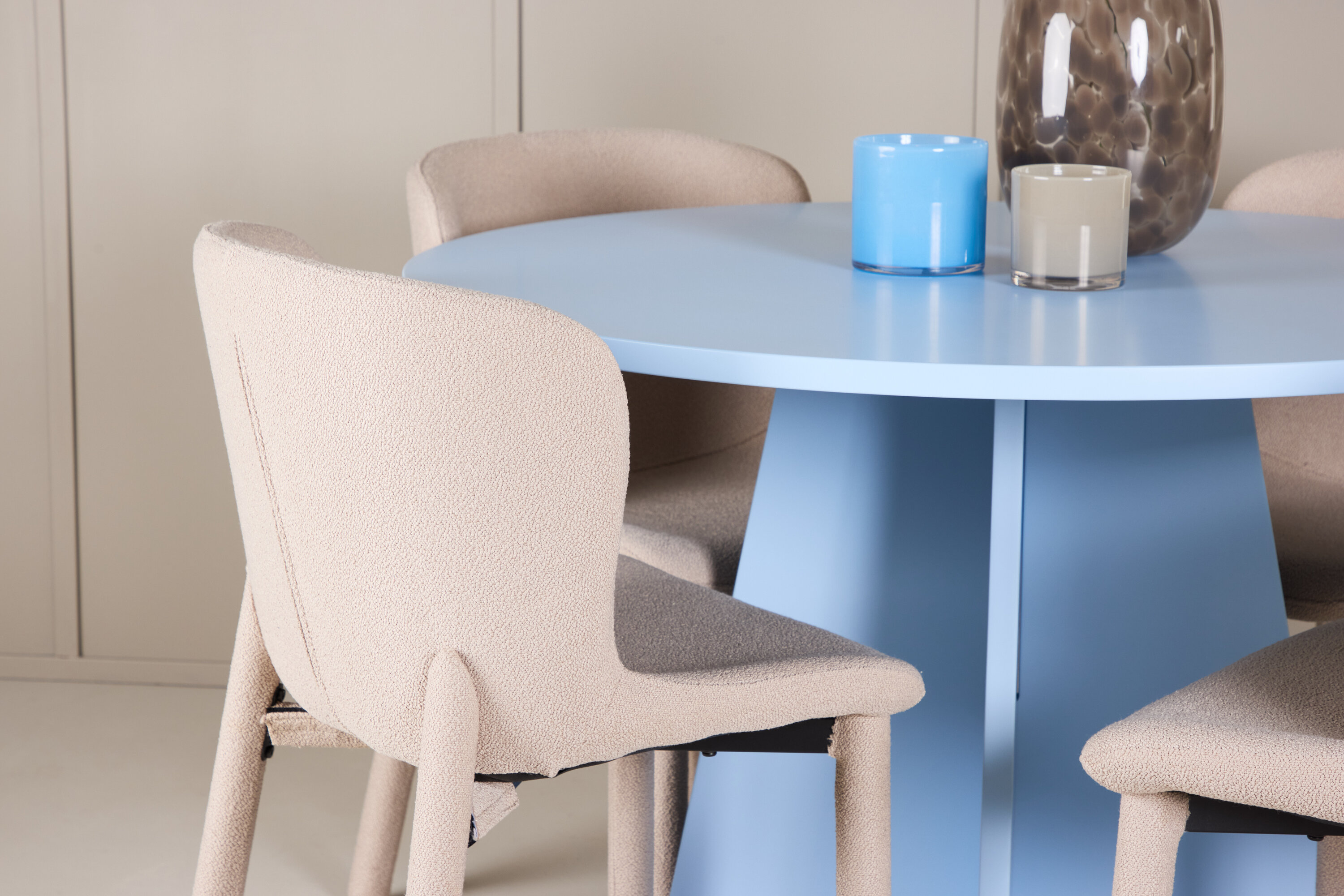 Bootcut, Astoria ensemble repas rond bleu, beige en situation dans une pièce décorée