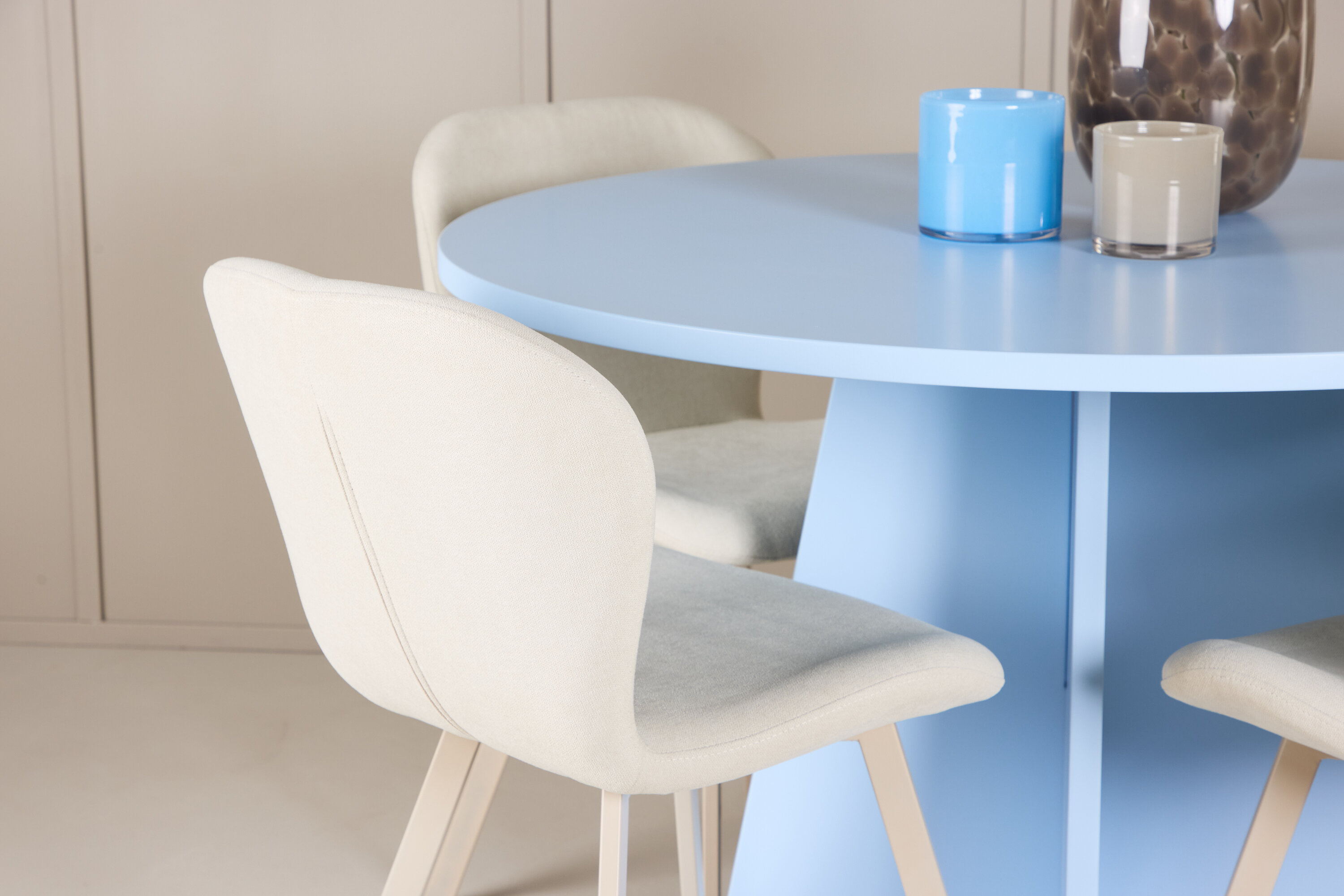 Bootcut, Lilja ensemble repas rond bleu, beige en situation dans une pièce décorée