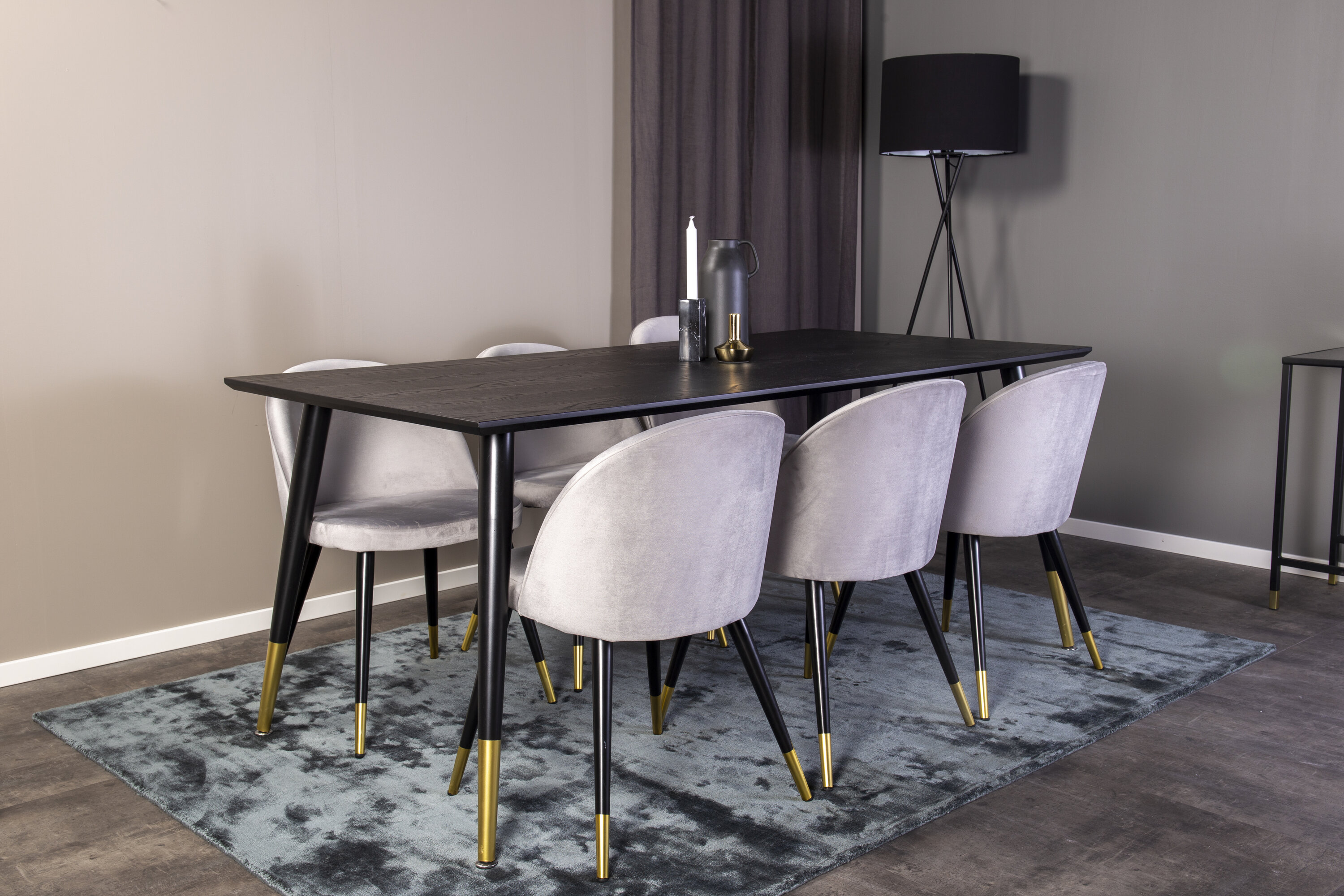 Détail du ensemble repas rectangulaire Dipp, Velvet noir, doré, gris Table : 75 x 180 x 90 Chaise : 57 x 76,5 x 50 cm