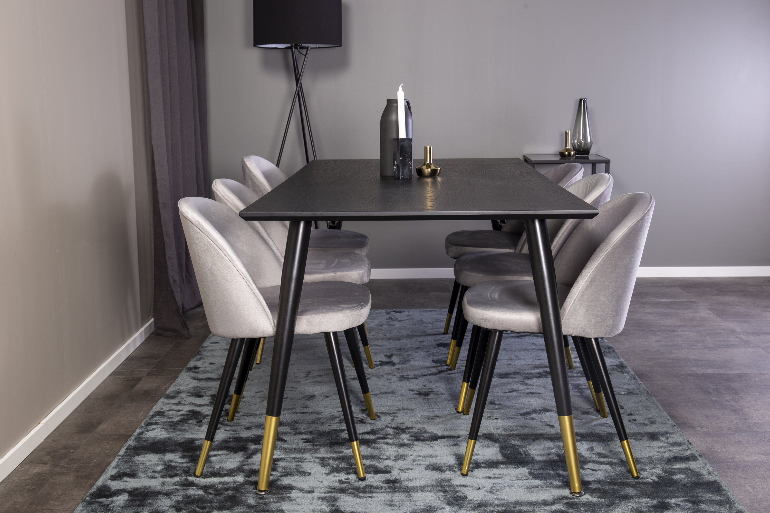 Détail du ensemble repas rectangulaire Dipp, Velvet noir, doré, gris Table : 75 x 180 x 90 Chaise : 57 x 76,5 x 50 cm
