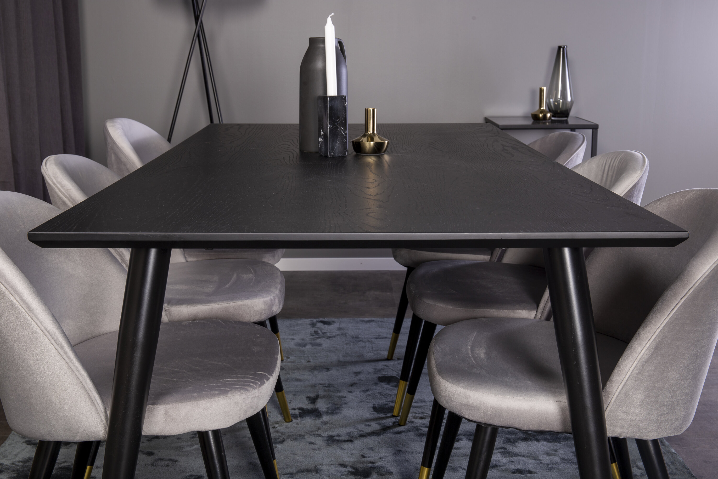 Détail du ensemble repas rectangulaire Dipp, Velvet noir, doré, gris Table : 75 x 180 x 90 Chaise : 57 x 76,5 x 50 cm
